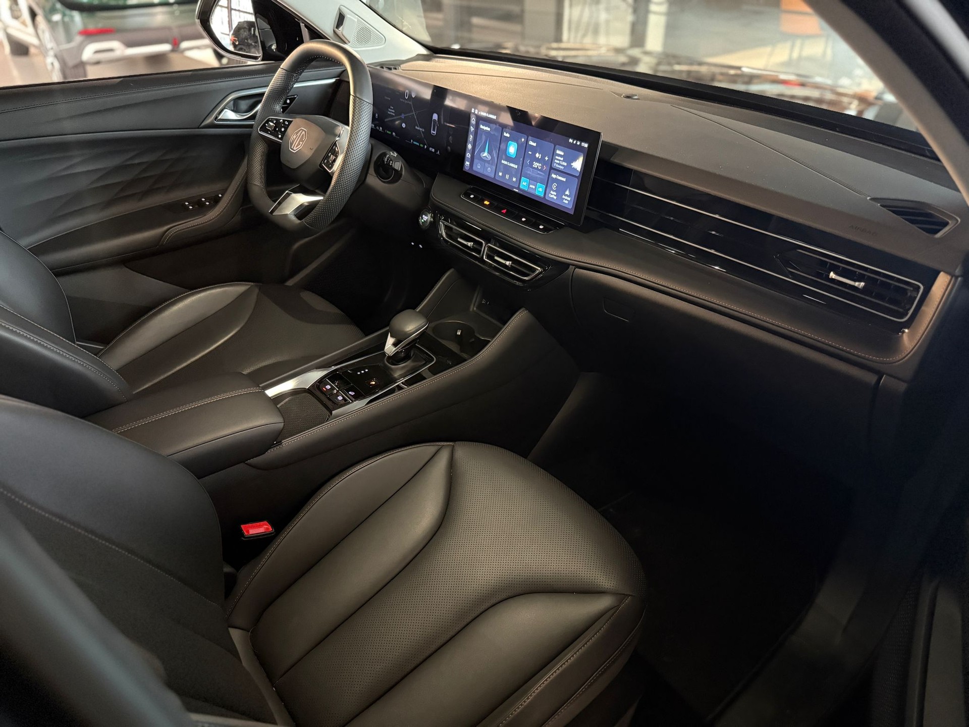 MG HS 1.5 T PHEV Luxury-image-8