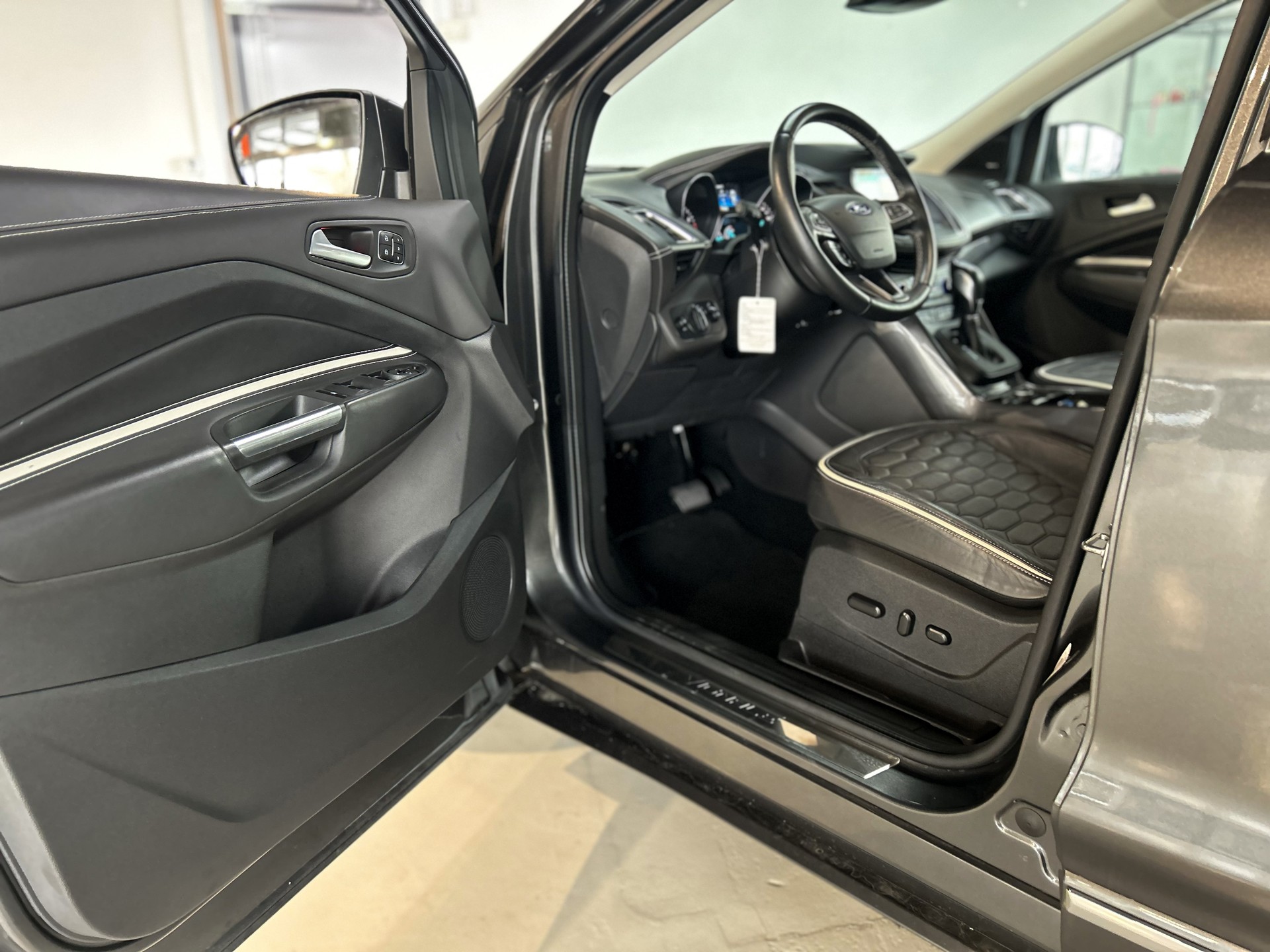 FORD Kuga 1.5 SCTi Vignale 4WD Automatic-image-15