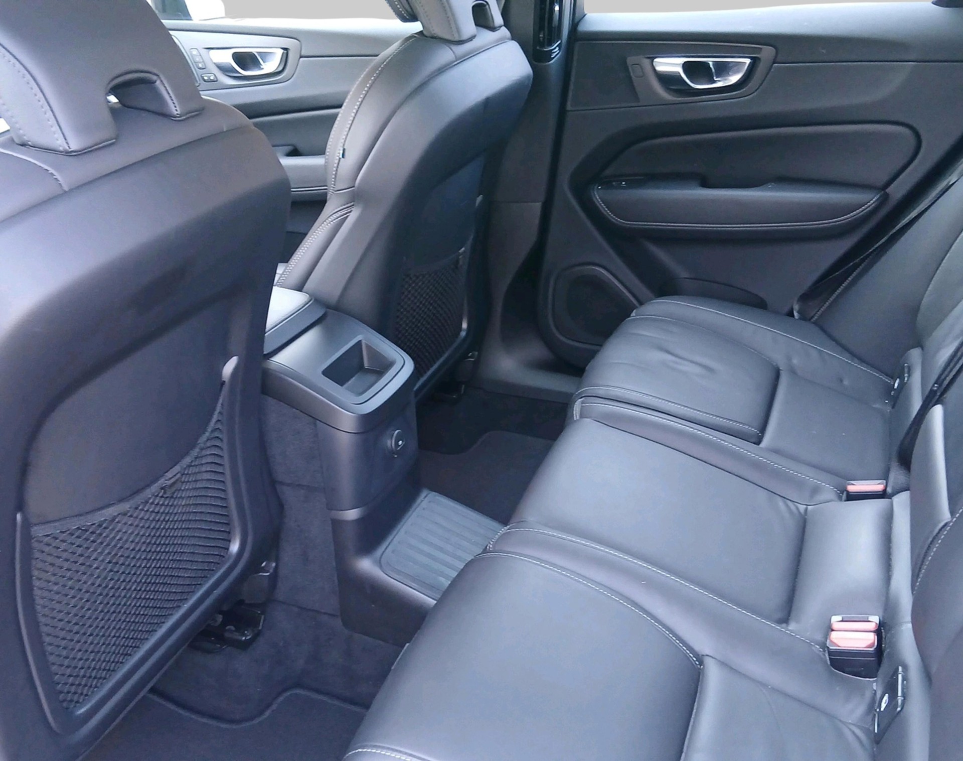 VOLVO XC60 T6 eAWD Inscription-image-3