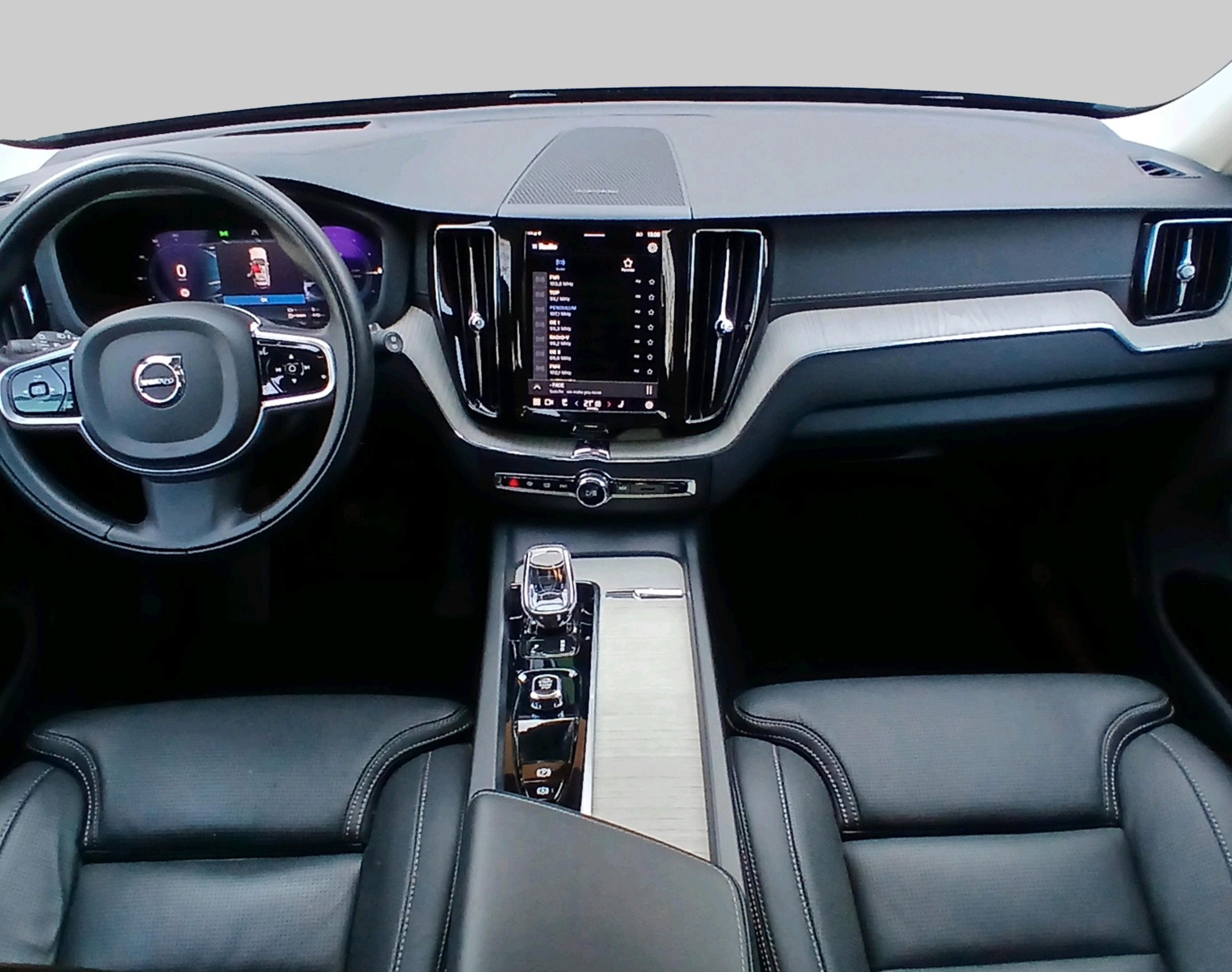 VOLVO XC60 T6 eAWD Inscription-image-4