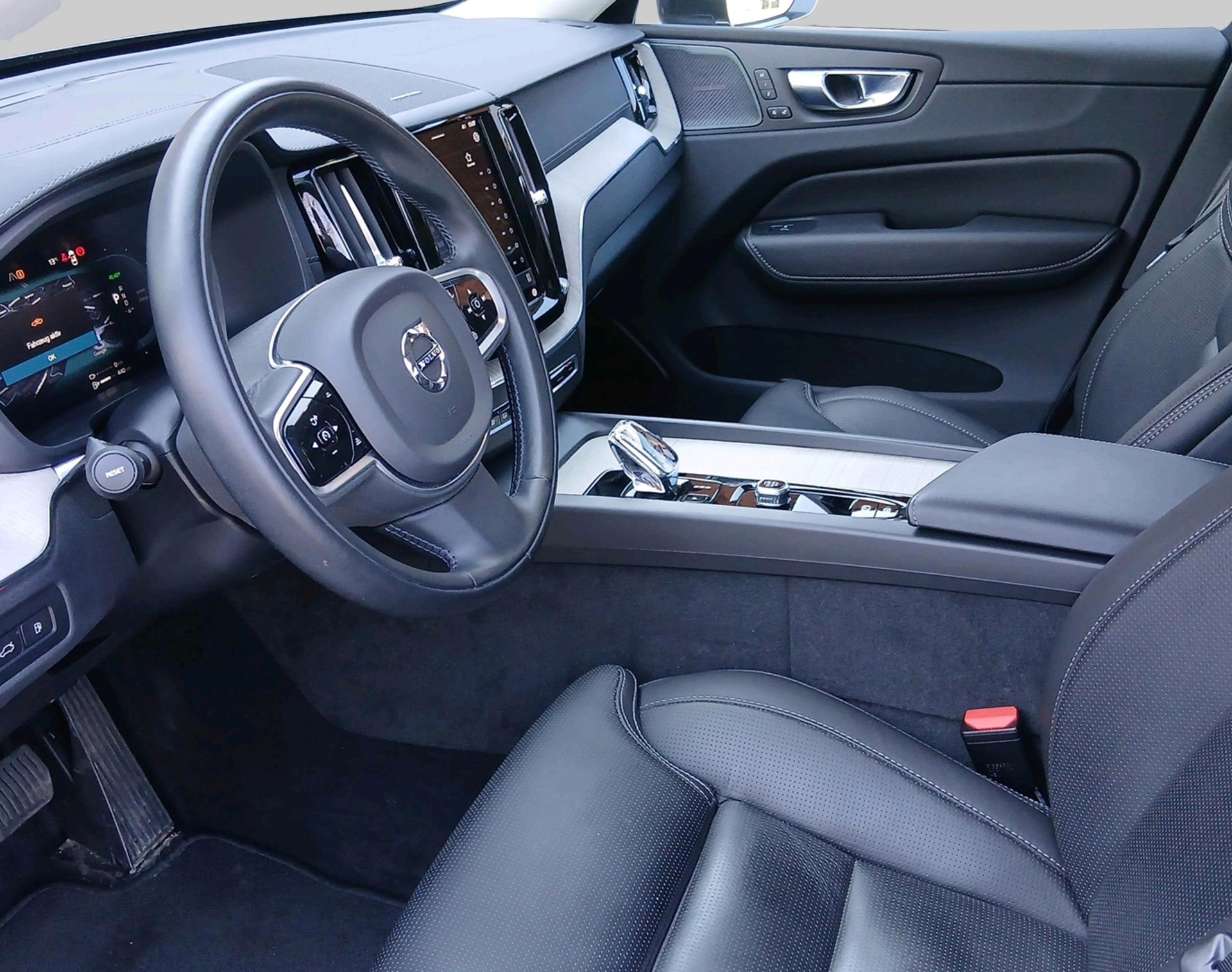 VOLVO XC60 T6 eAWD Inscription-image-2
