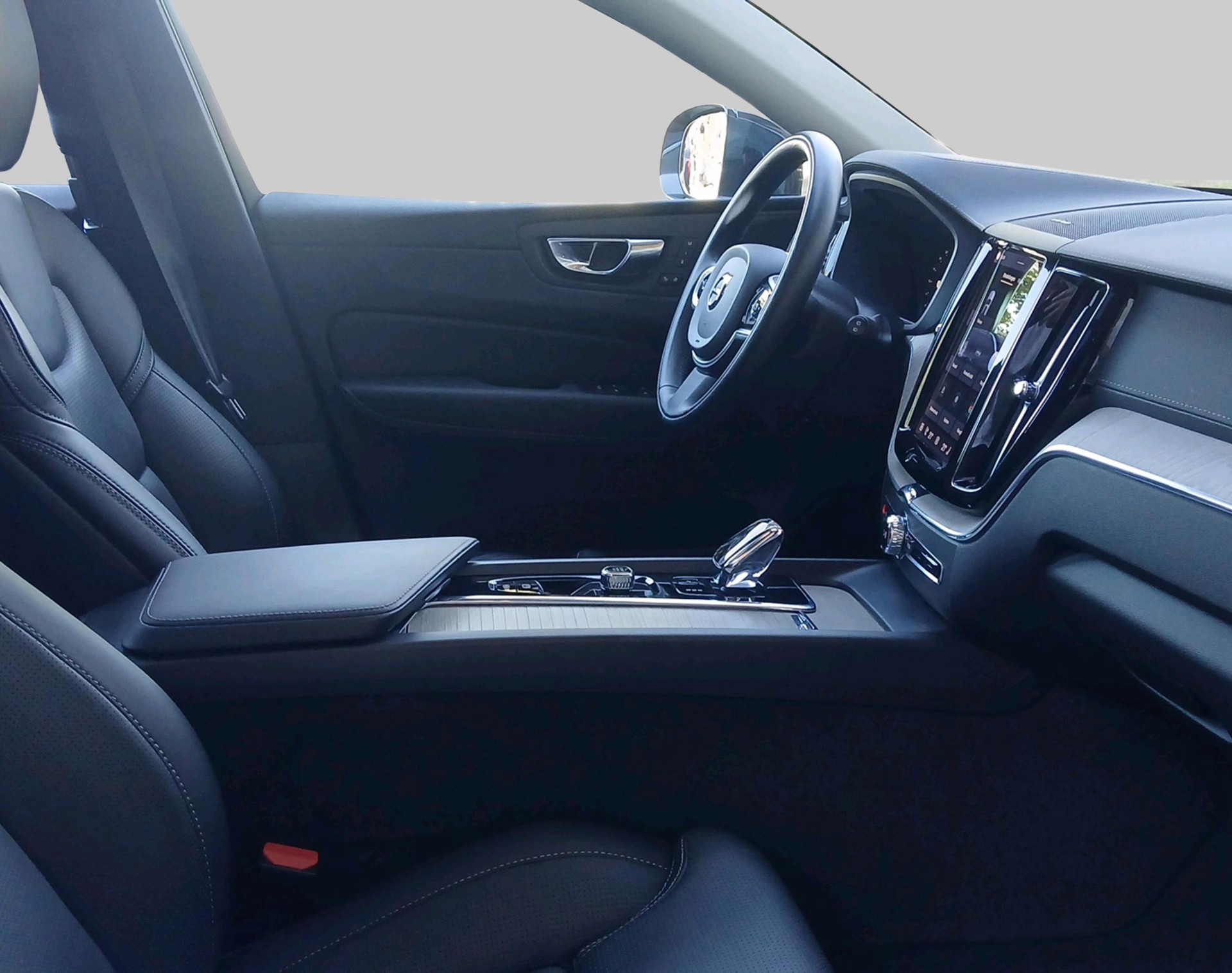 VOLVO XC60 T6 eAWD Inscription-image-4