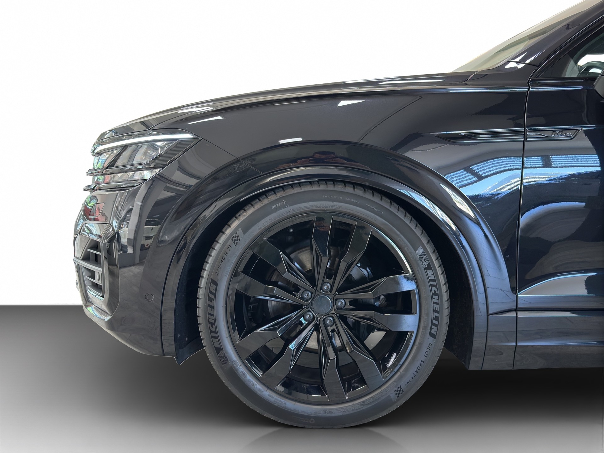 VW Touareg 3.0 TDI R Line Tiptronic-image-1