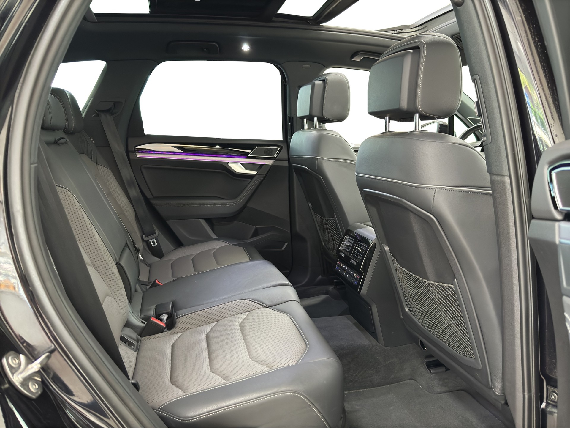 VW Touareg 3.0 TDI R Line Tiptronic-image-8