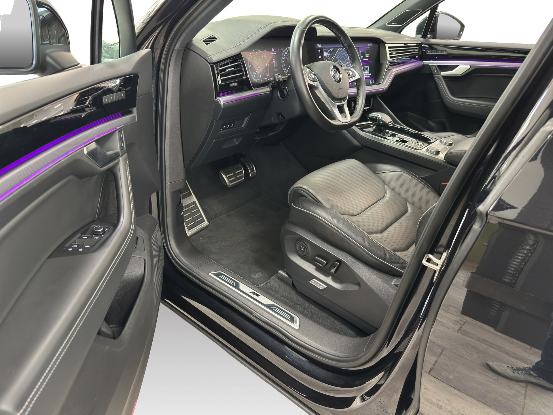 VW Touareg 3.0 TDI R Line Tiptronic-image-19