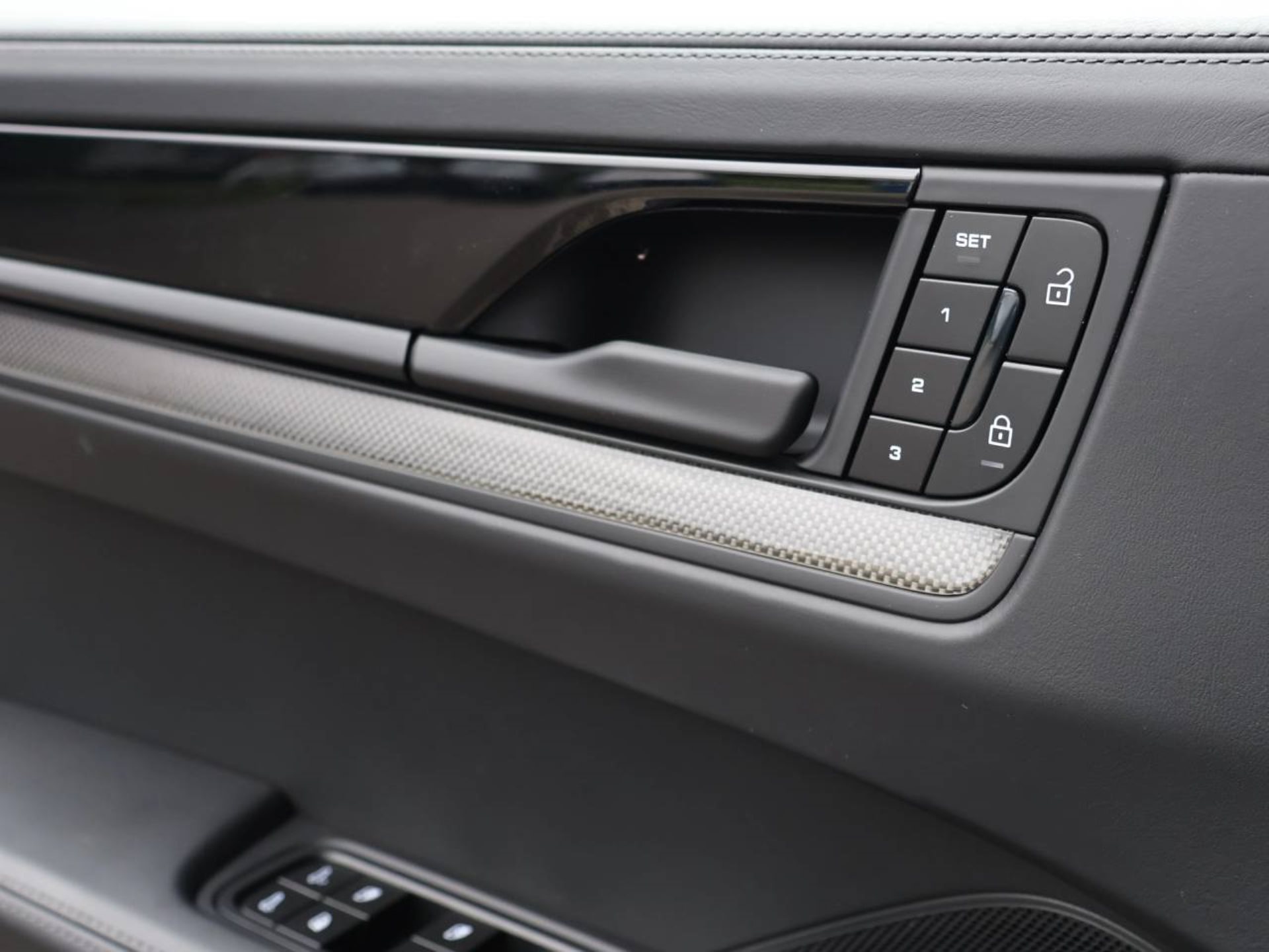 PORSCHE Cayenne GTS-image-30