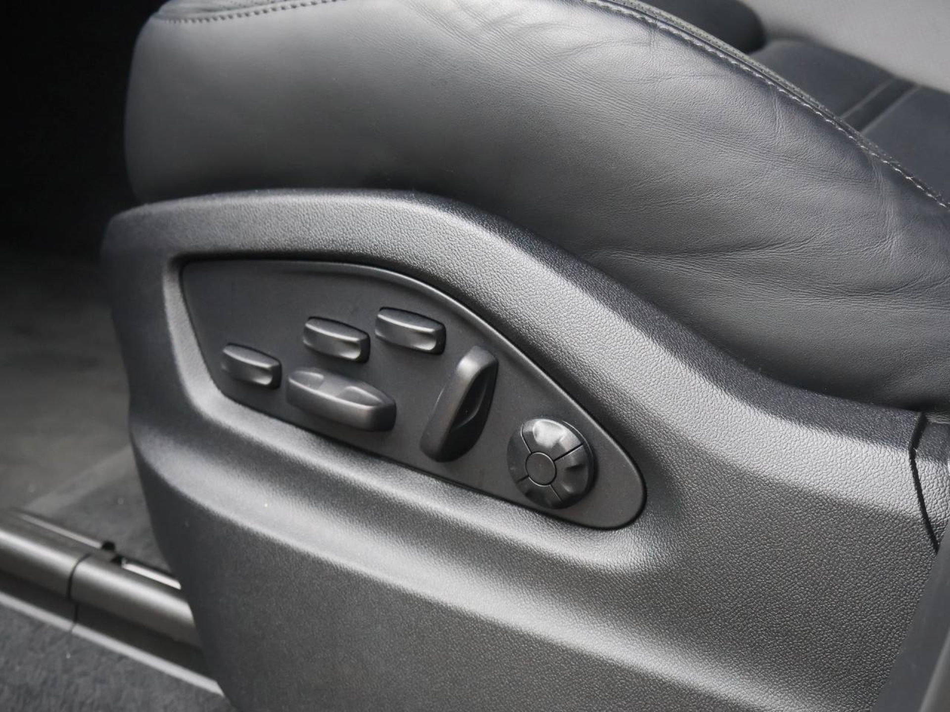 PORSCHE Cayenne GTS-image-35