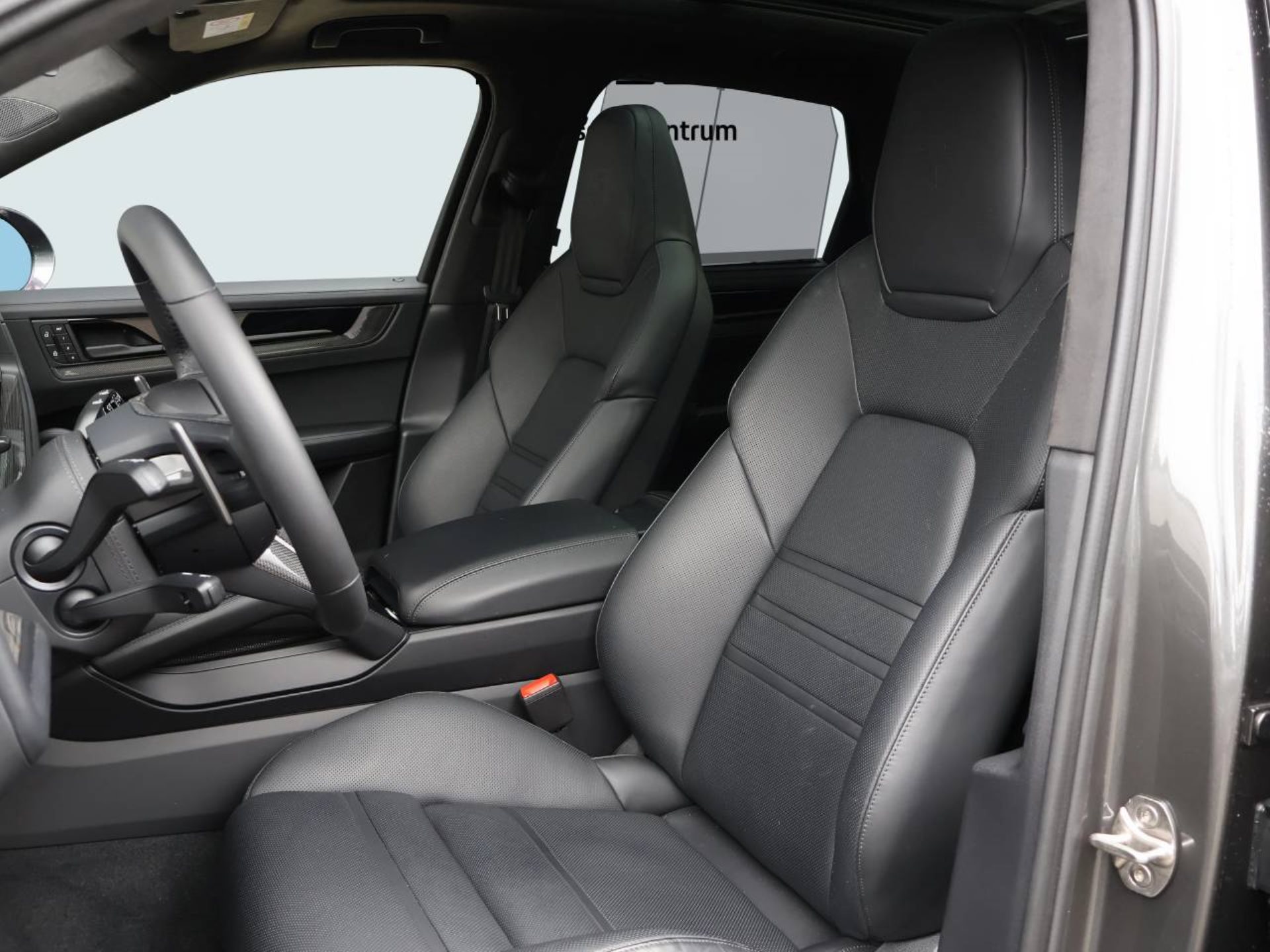 PORSCHE Cayenne GTS-image-4