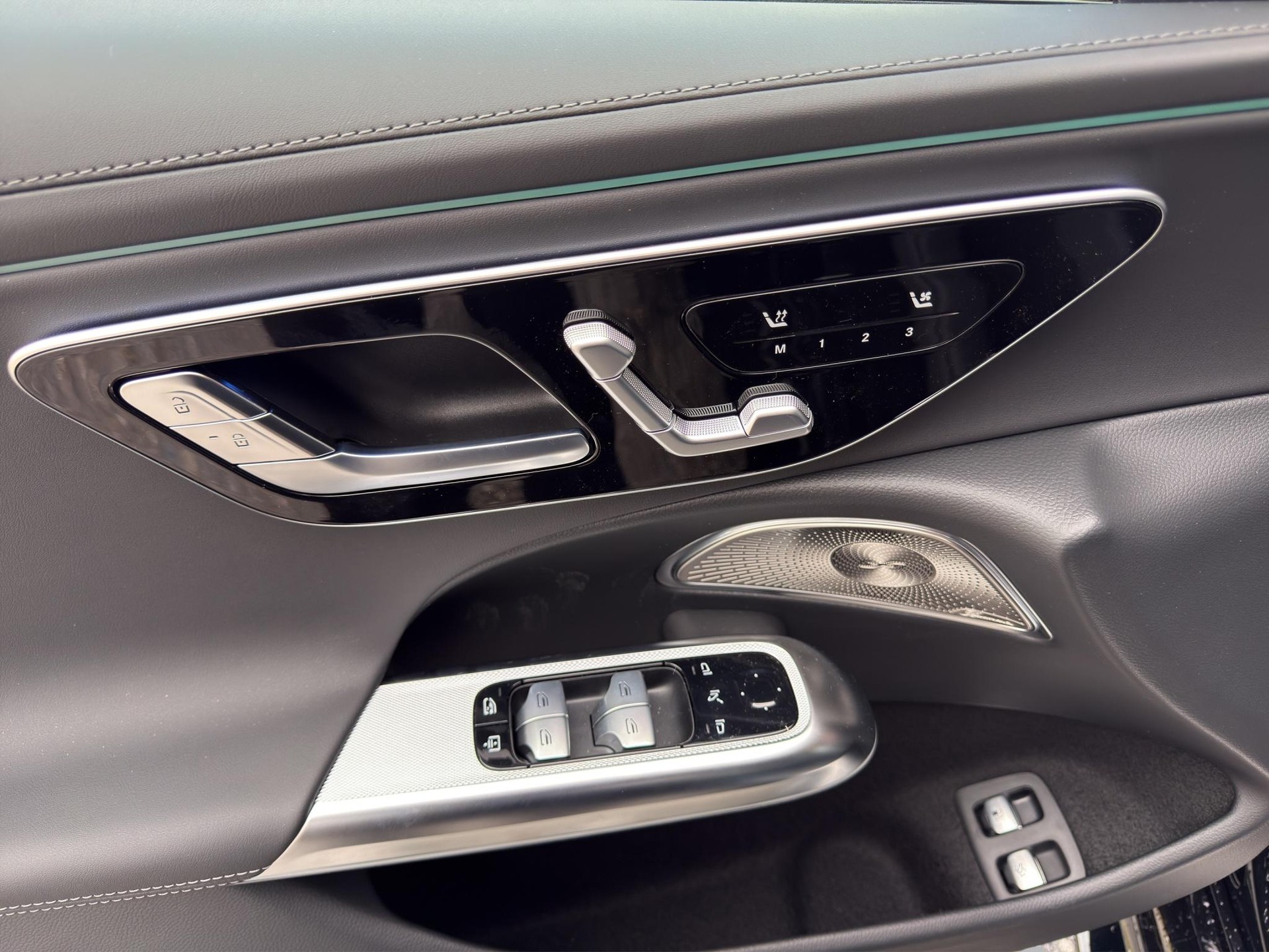 MERCEDES-BENZ E 53 Hybrid AMG 4matic+-image-11