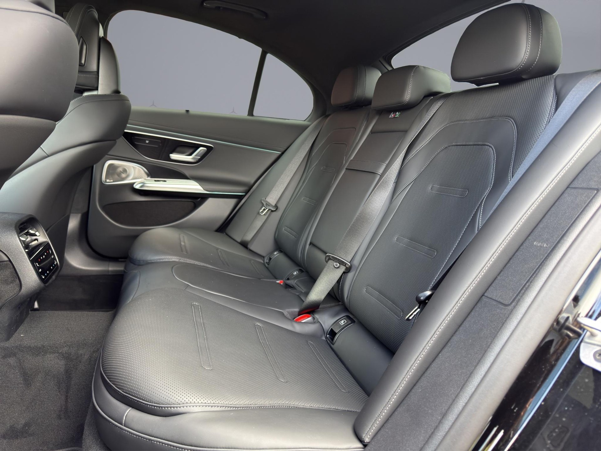 MERCEDES-BENZ E 53 Hybrid AMG 4matic+-image-13