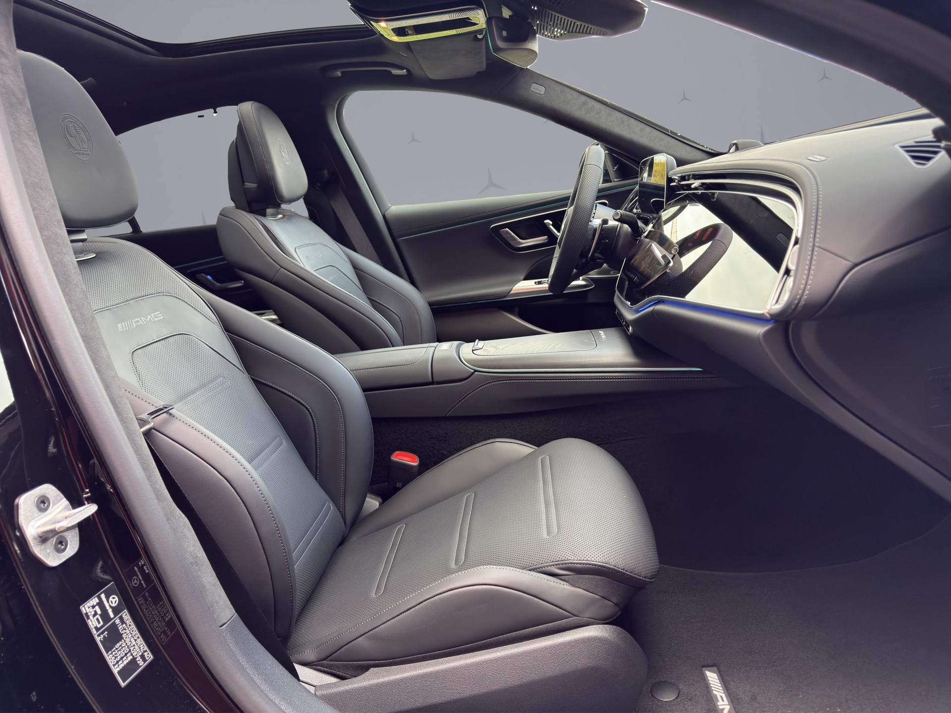 MERCEDES-BENZ E 53 Hybrid AMG 4matic+-image-17