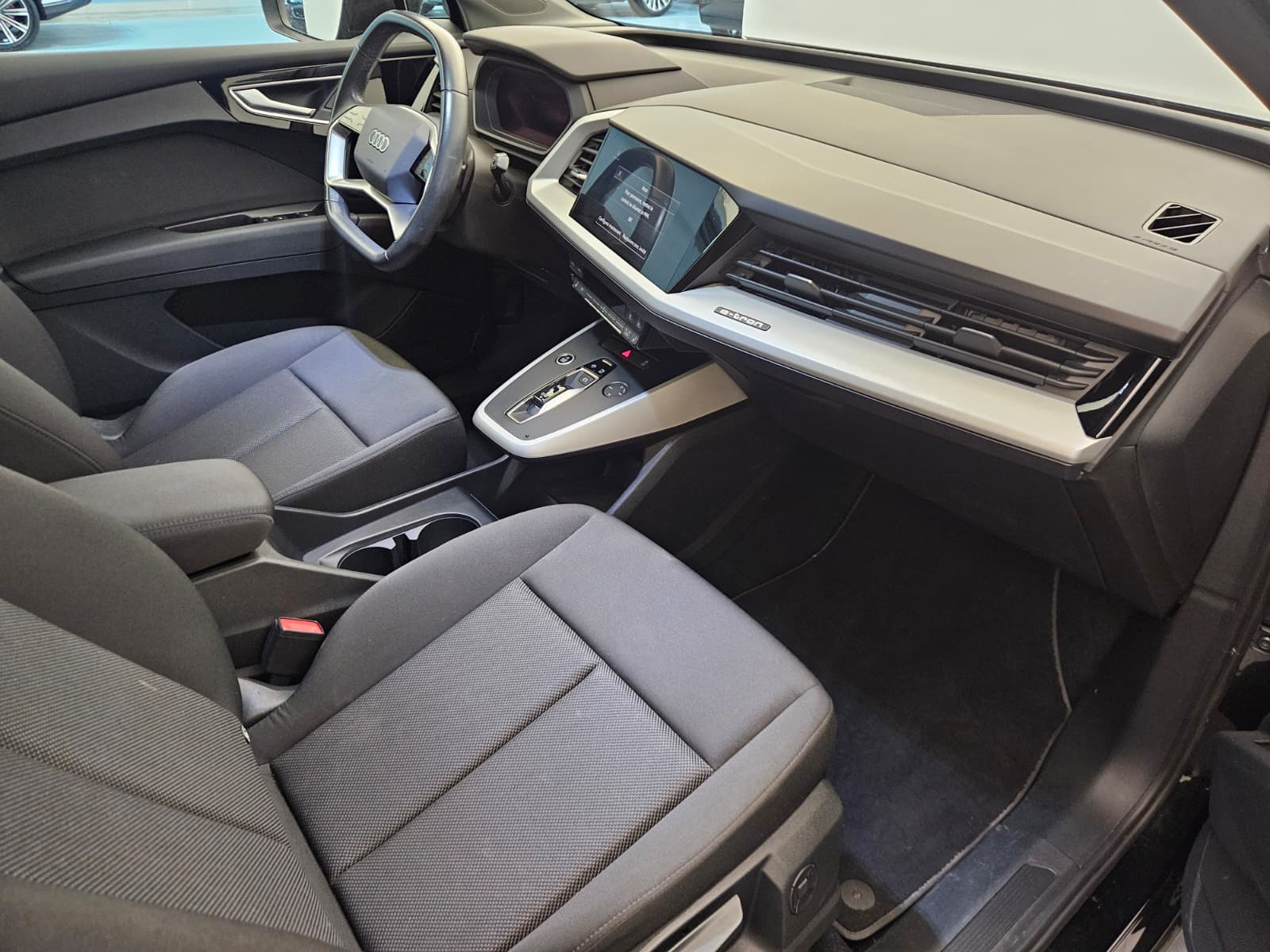 AUDI Q4 e-tron 50 quattro-image-12