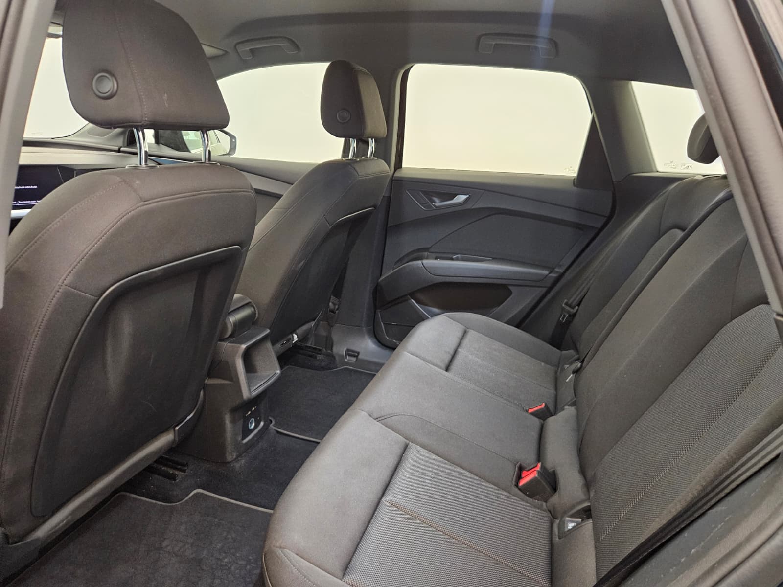 AUDI Q4 e-tron 50 quattro-image-13