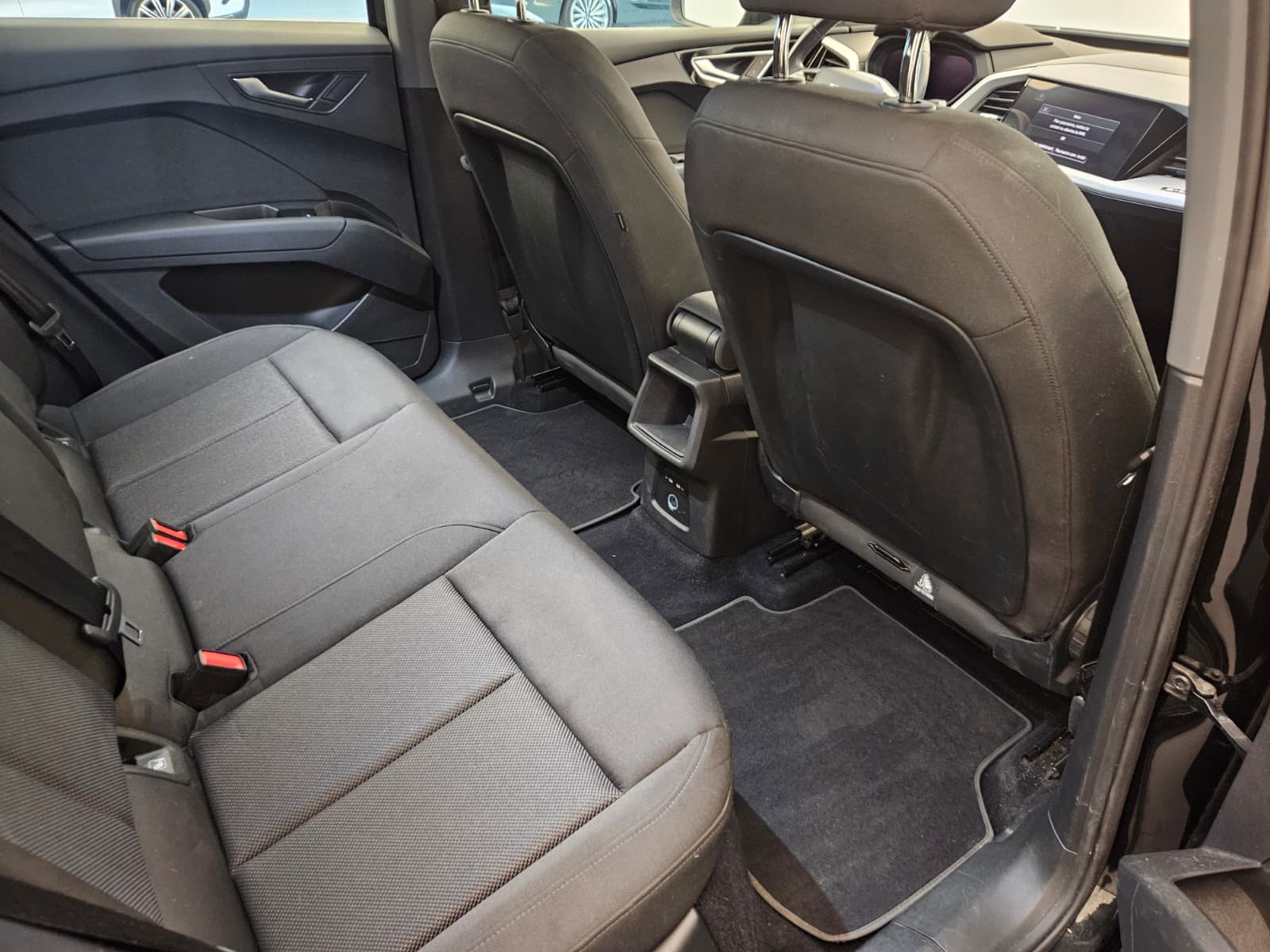 AUDI Q4 e-tron 50 quattro-image-14