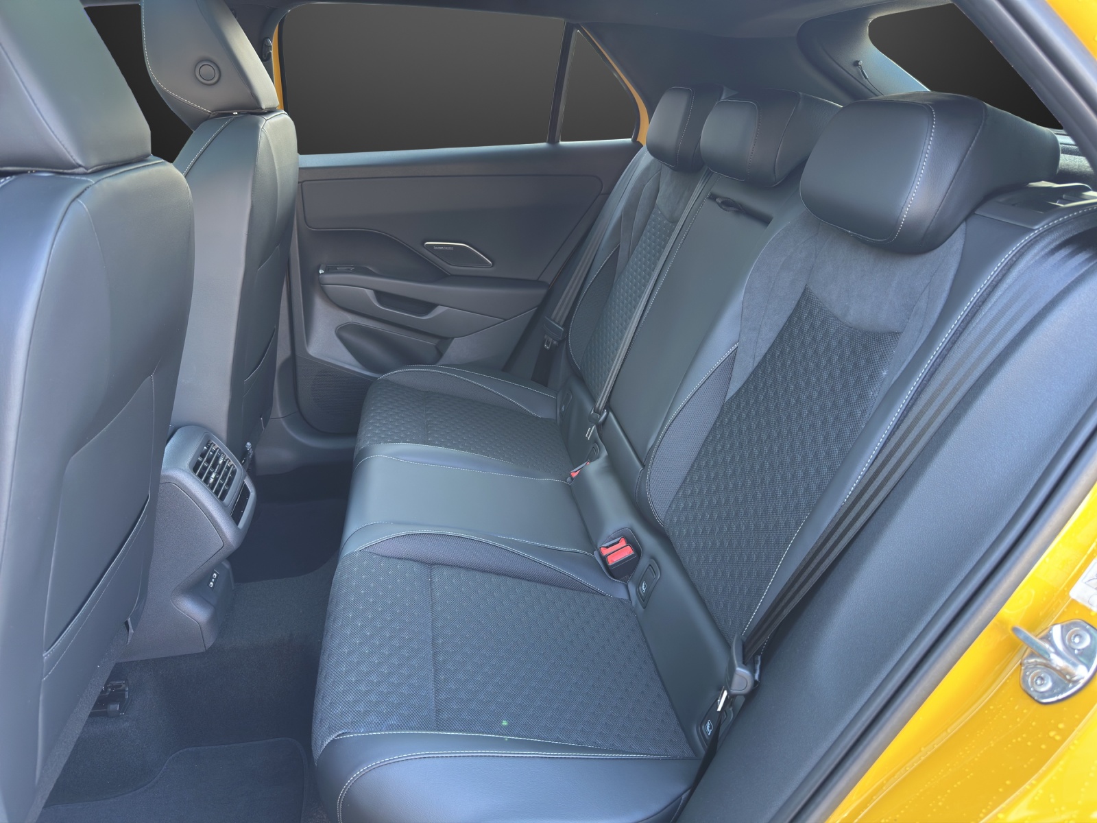 VW T-Roc 1.5 eTSI mHEV R-Line DSG-image-8