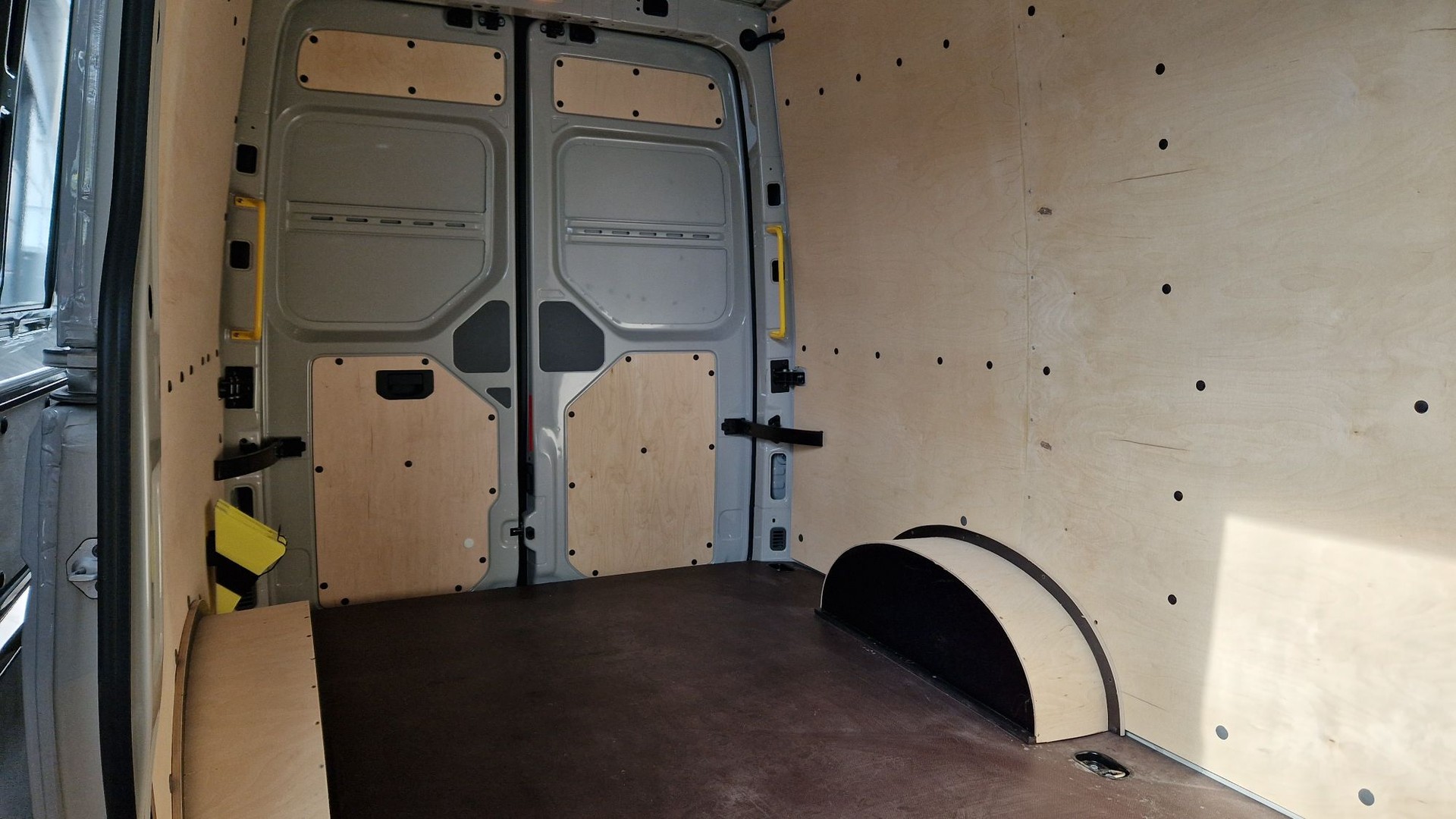 VW Crafter 35 2.0 BiTDI L3H3 4Motion A-image-12