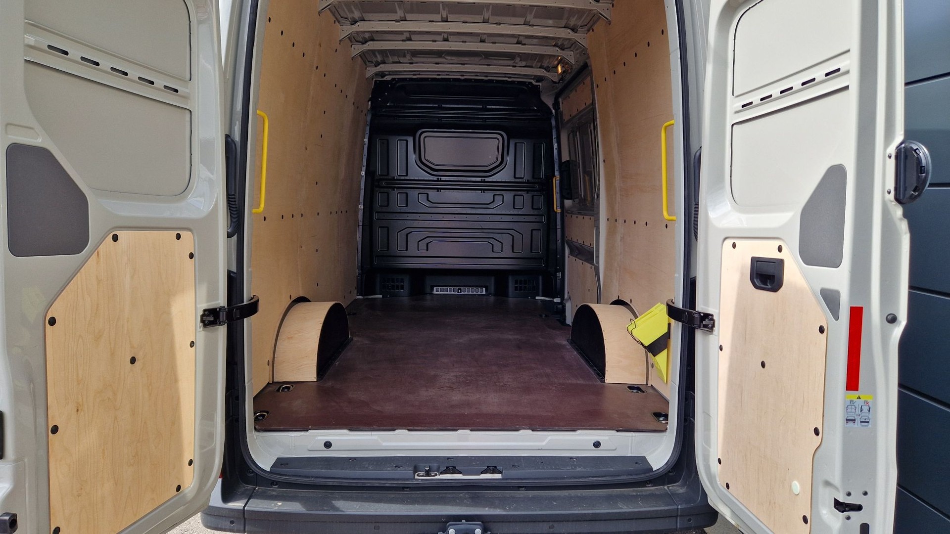 VW Crafter 35 2.0 BiTDI L3H3 4Motion A-image-13
