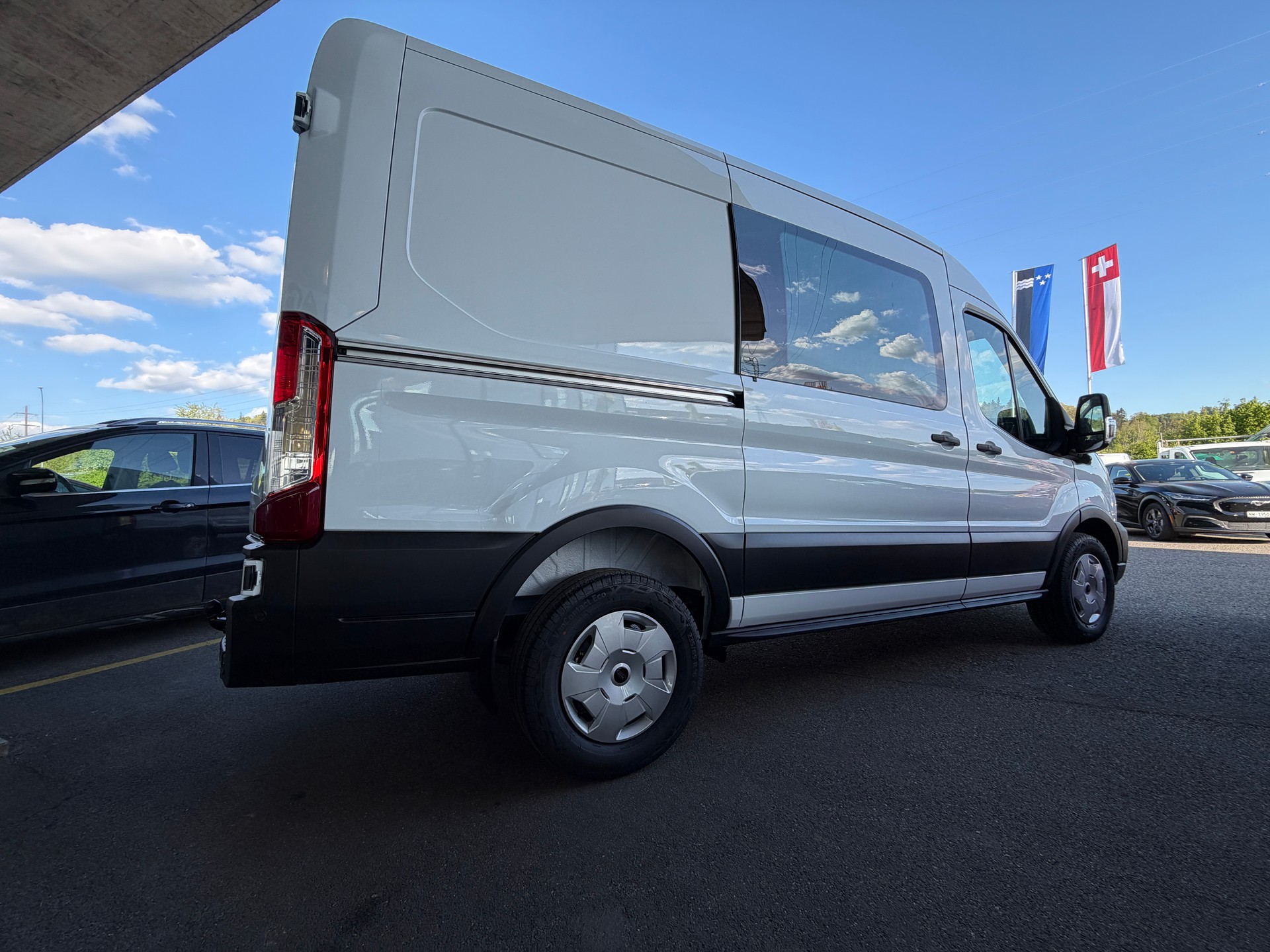 FORD Transit Van 350 L2 Trend 2.0 TDCi 130 FWD A-image-7