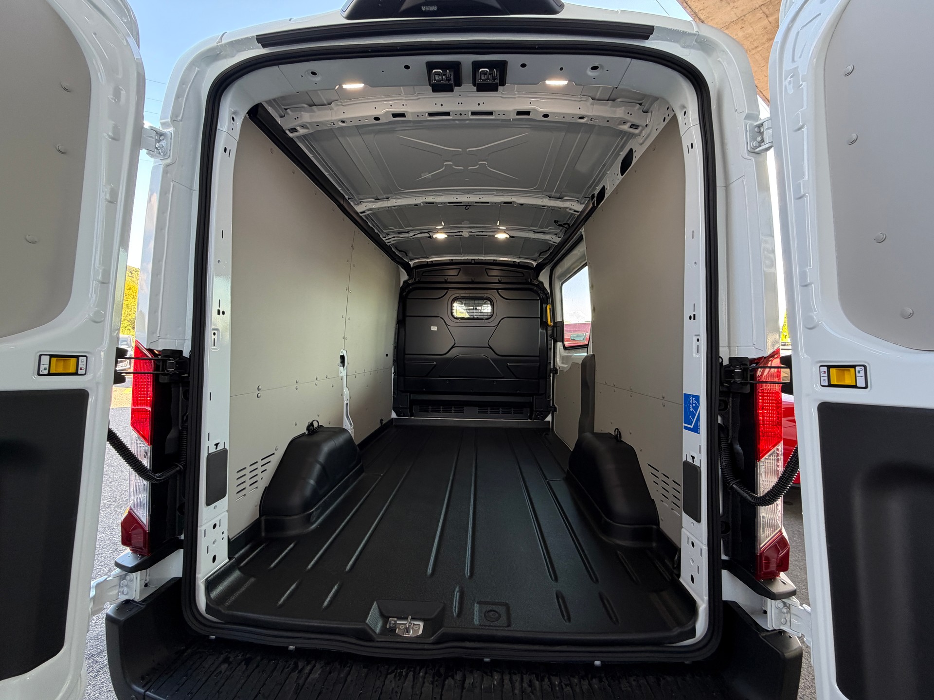 FORD Transit Van 350 L2 Trend 2.0 TDCi 130 FWD A-image-5