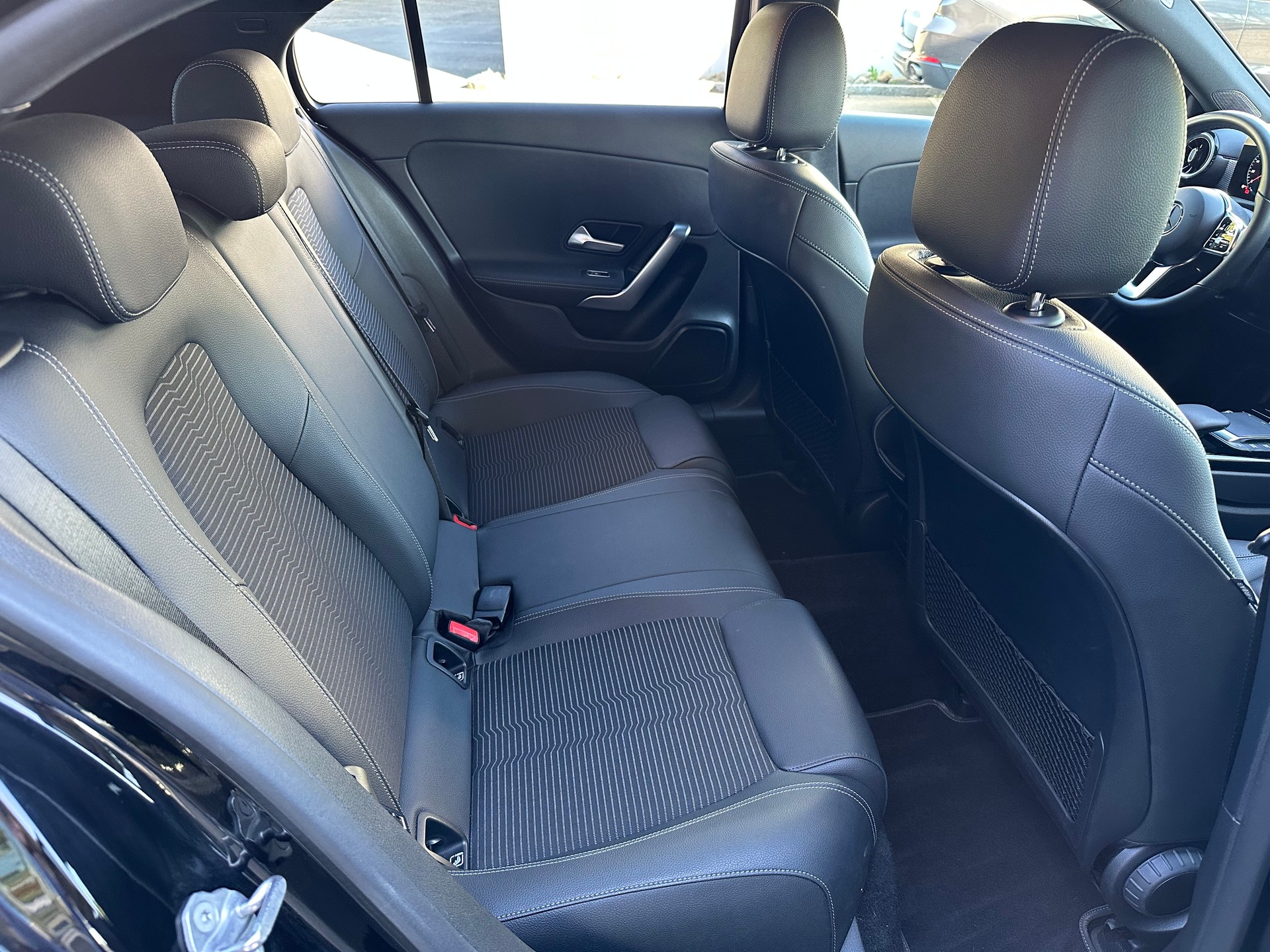 MERCEDES-BENZ A 200 4Matic Progressive 8G-DCT-image-11