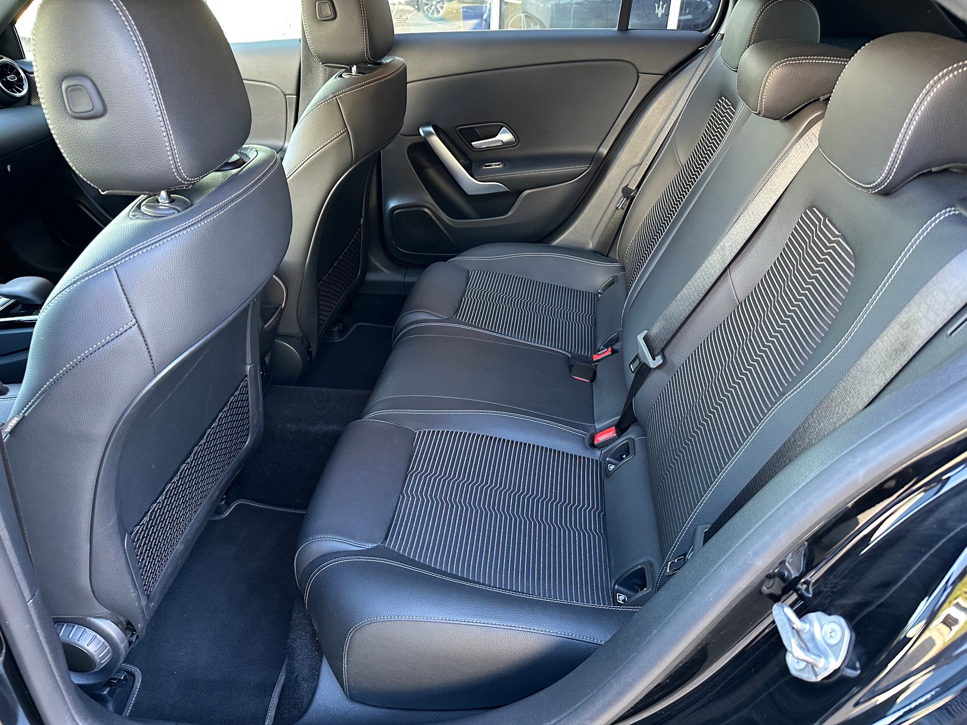 MERCEDES-BENZ A 200 4Matic Progressive 8G-DCT-image-5