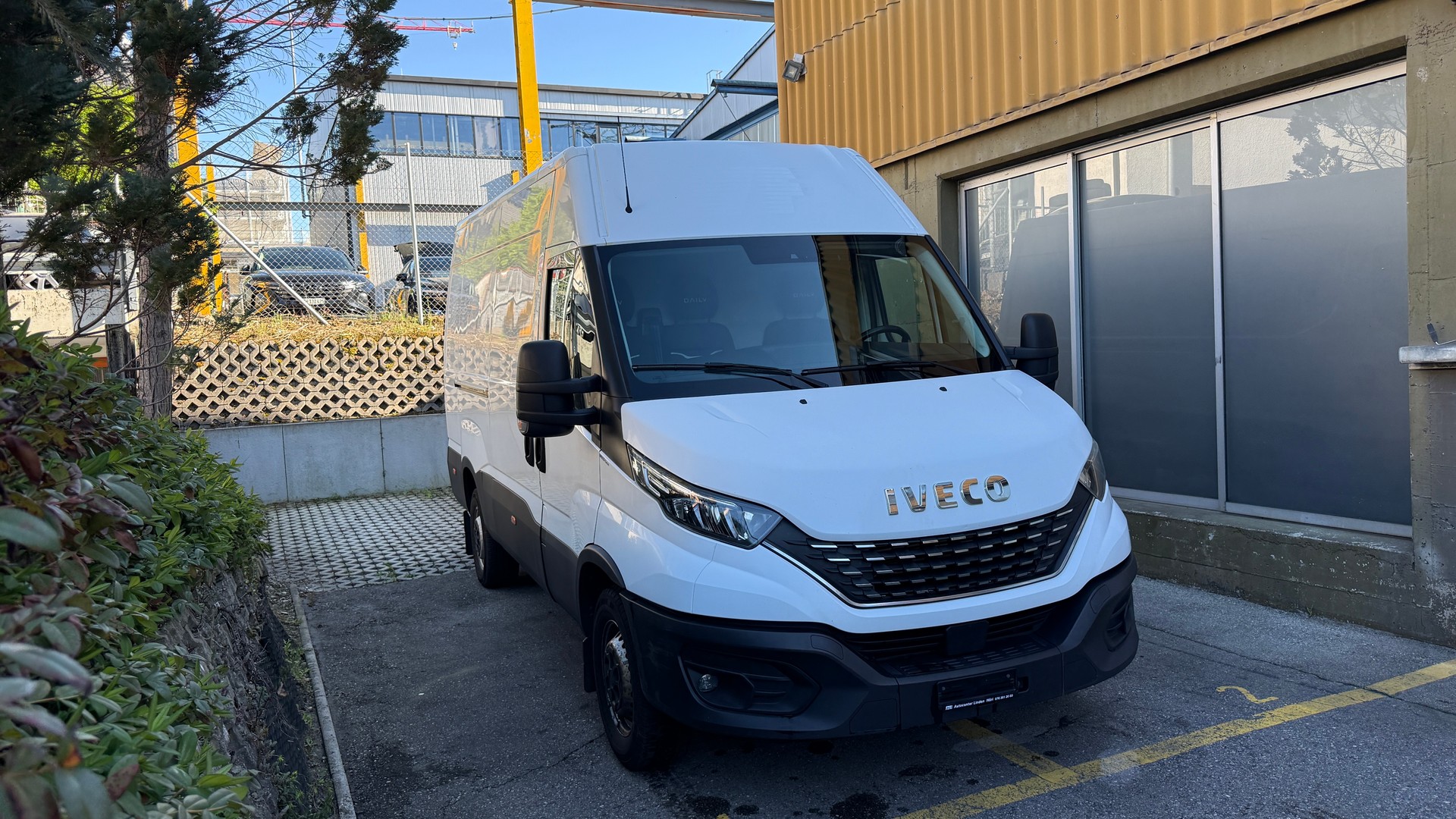 IVECO 35 S 16H A8 V mit Hebebühne ab MFK, ACC, Frontassistent, Rückfahrtkamera-image-0