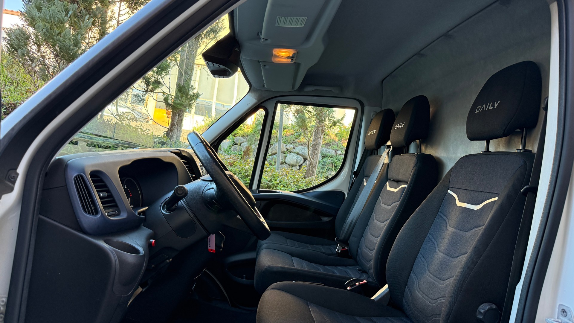 IVECO 35 S 16H A8 V mit Hebebühne ab MFK, ACC, Frontassistent, Rückfahrtkamera-image-17