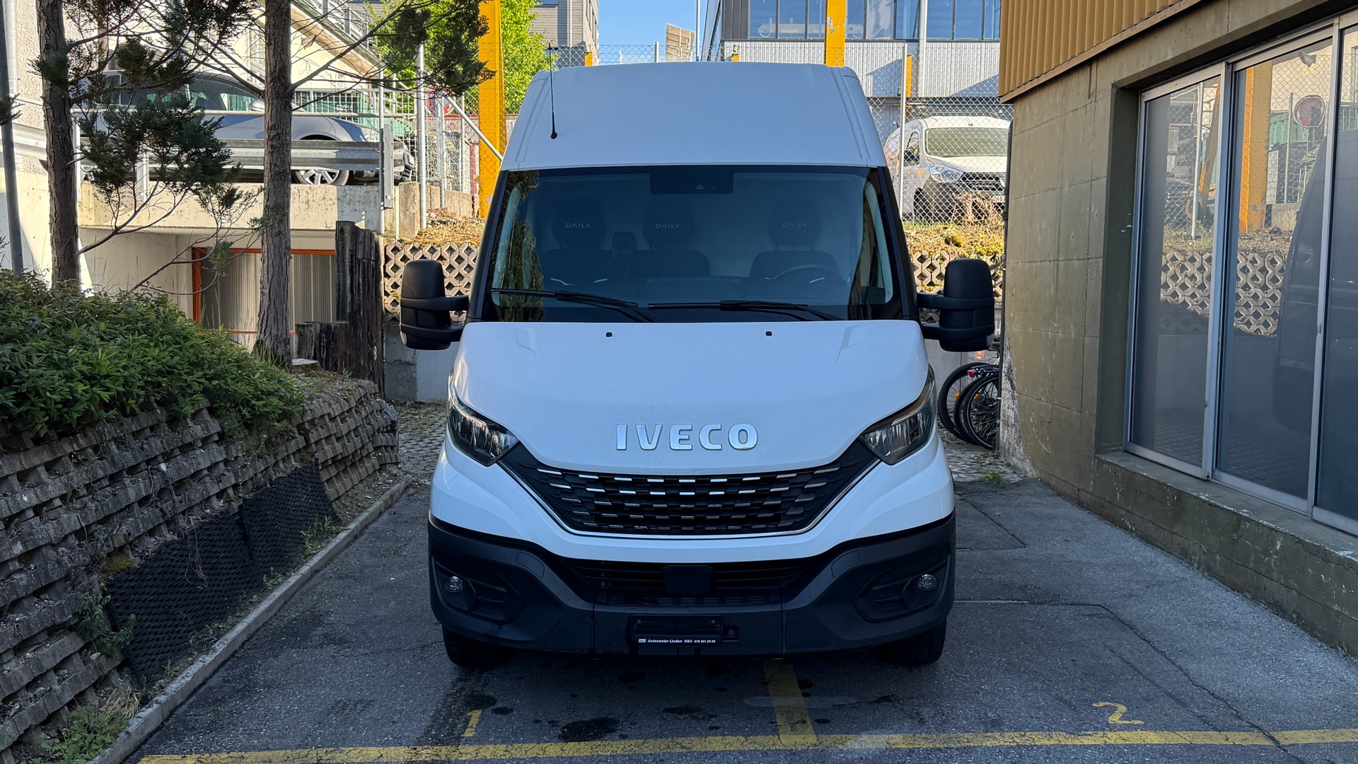 IVECO 35 S 16H A8 V mit Hebebühne ab MFK, ACC, Frontassistent, Rückfahrtkamera-image-2