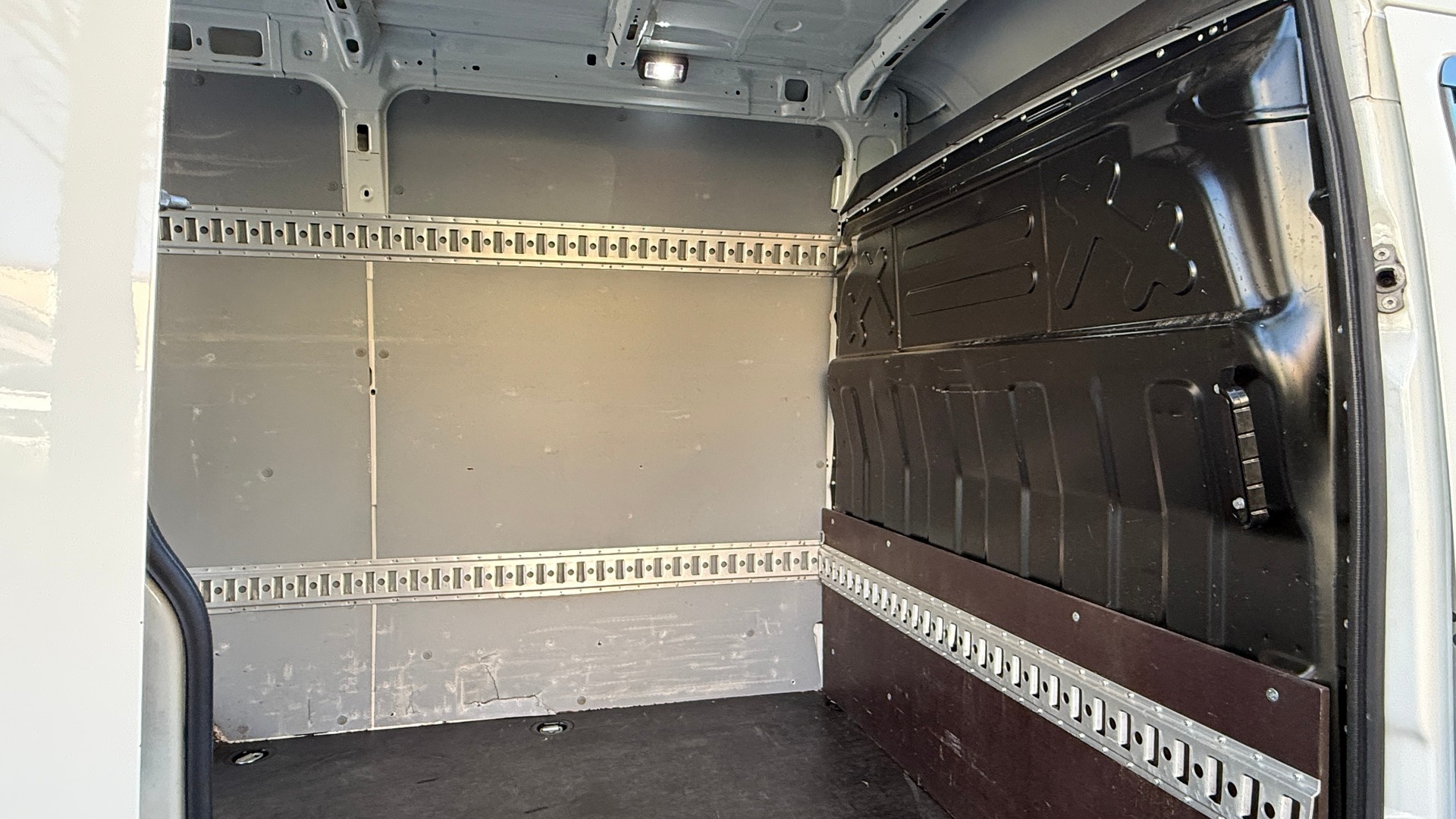 IVECO 35 S 16H A8 V mit Hebebühne ab MFK, ACC, Frontassistent, Rückfahrtkamera-image-14