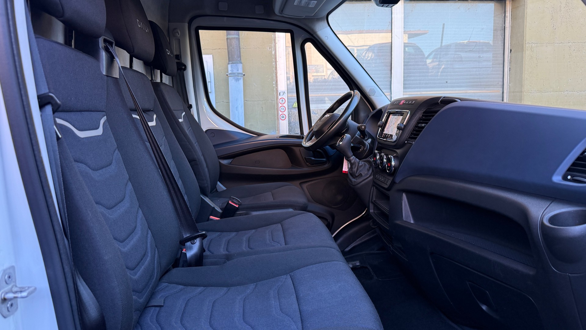 IVECO 35 S 16H A8 V mit Hebebühne ab MFK, ACC, Frontassistent, Rückfahrtkamera-image-29