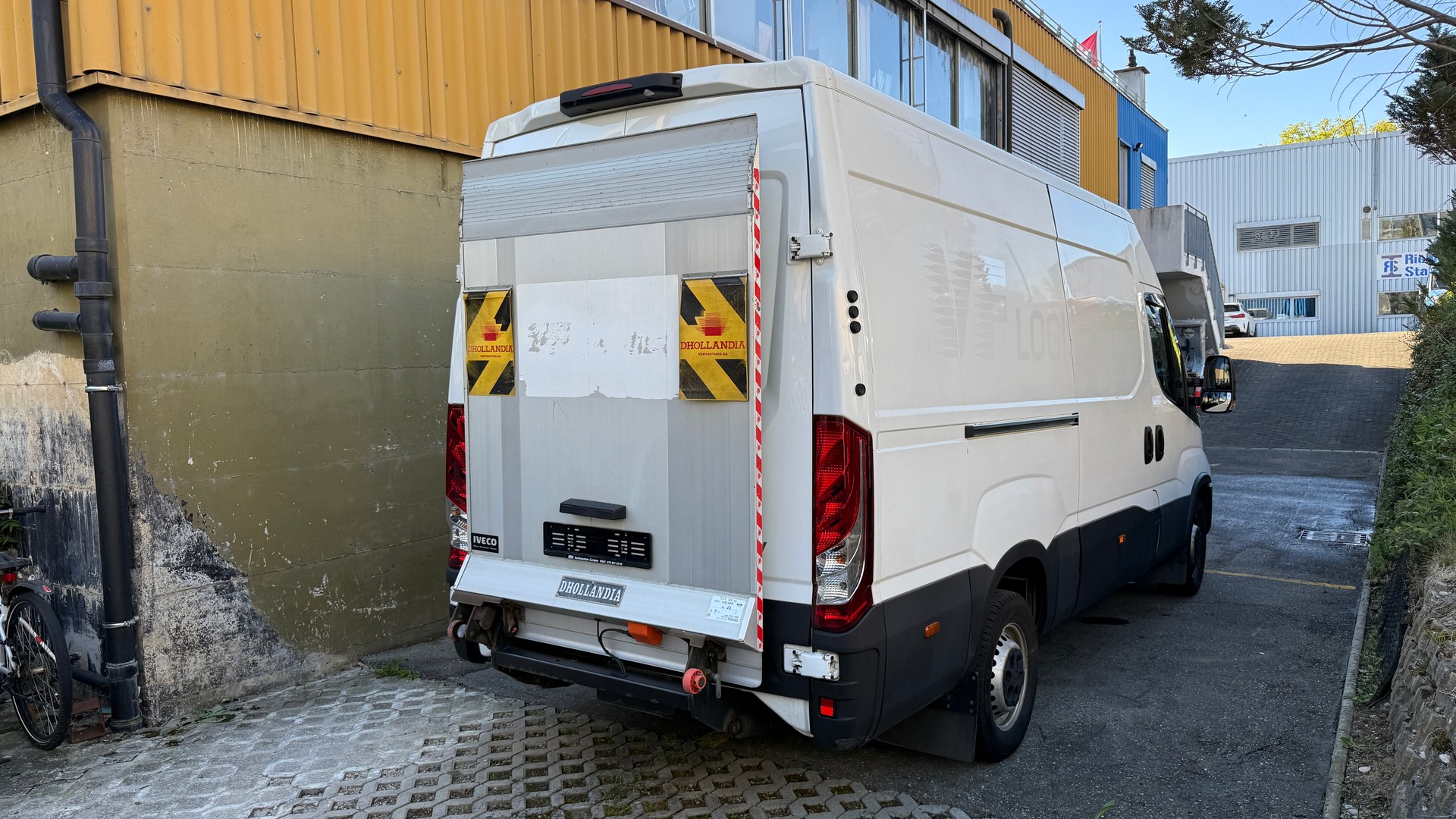 IVECO 35 S 16H A8 V mit Hebebühne ab MFK, ACC, Frontassistent, Rückfahrtkamera-image-16