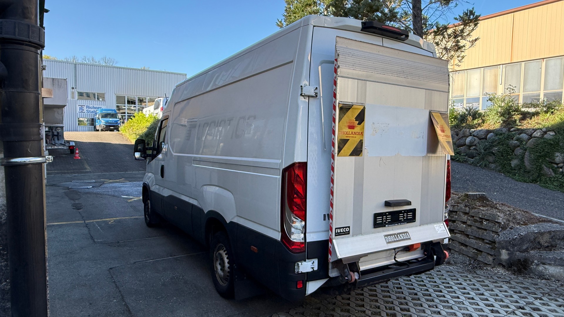 IVECO 35 S 16H A8 V mit Hebebühne ab MFK, ACC, Frontassistent, Rückfahrtkamera-image-3