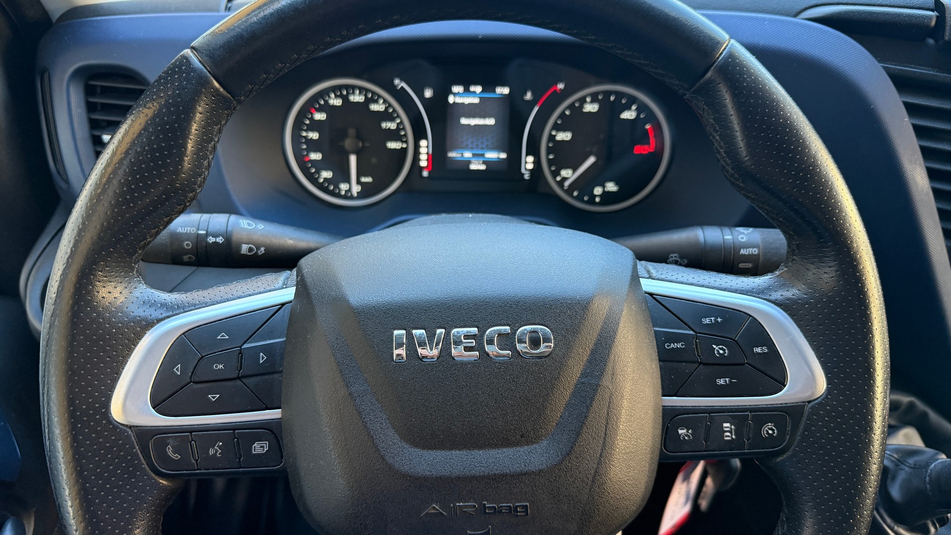 IVECO 35 S 16H A8 V mit Hebebühne ab MFK, ACC, Frontassistent, Rückfahrtkamera-image-20