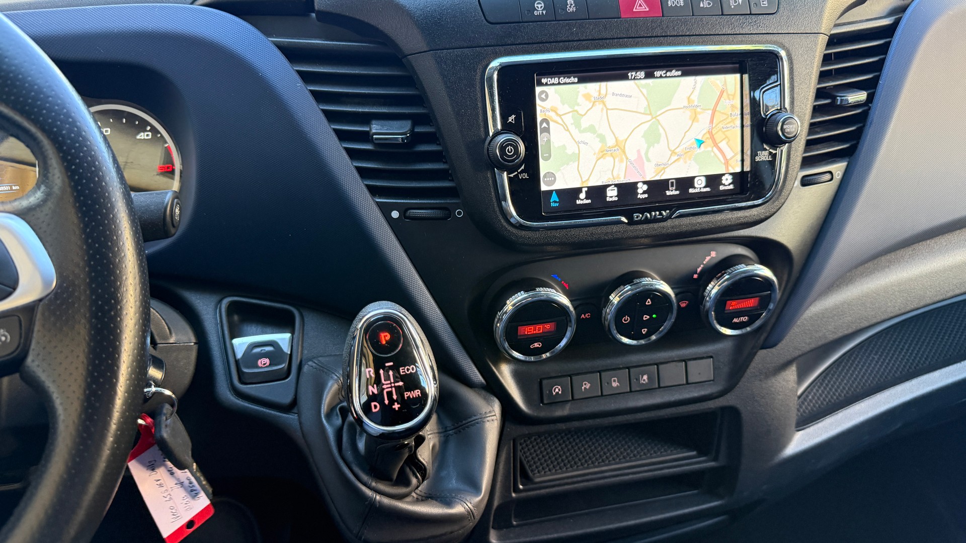 IVECO 35 S 16H A8 V mit Hebebühne ab MFK, ACC, Frontassistent, Rückfahrtkamera-image-19