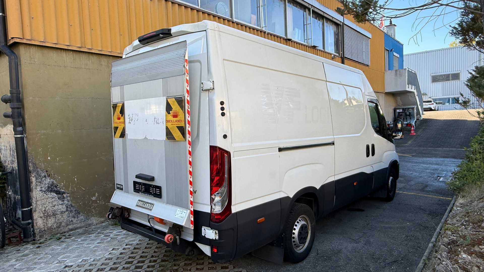 IVECO 35 S 16H A8 V mit Hebebühne ab MFK, ACC, Frontassistent, Rückfahrtkamera-image-5