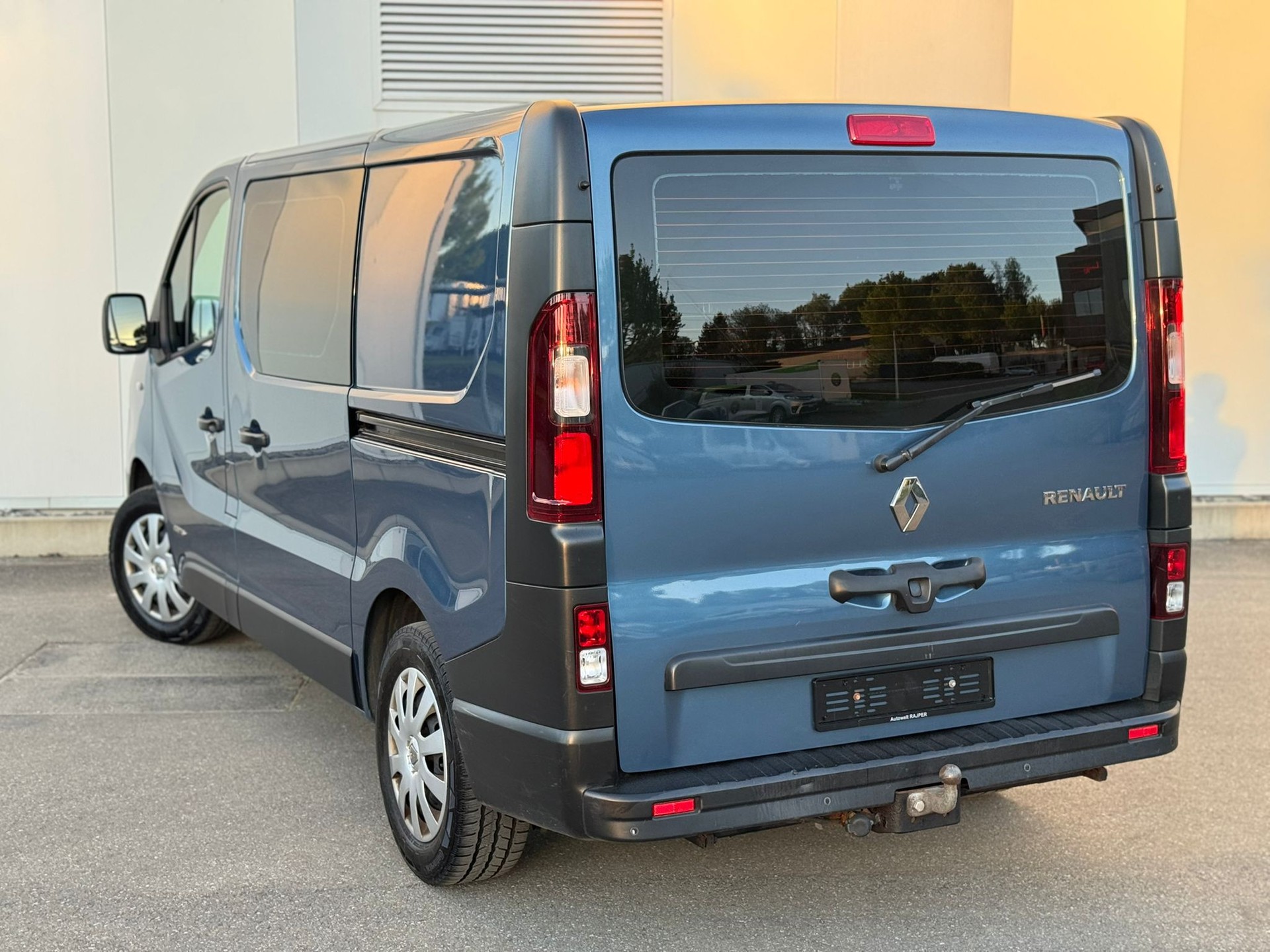 RENAULT Trafic 1.6 ENERGY TwinT. dCi140 2.9t Business L1H1-image-3