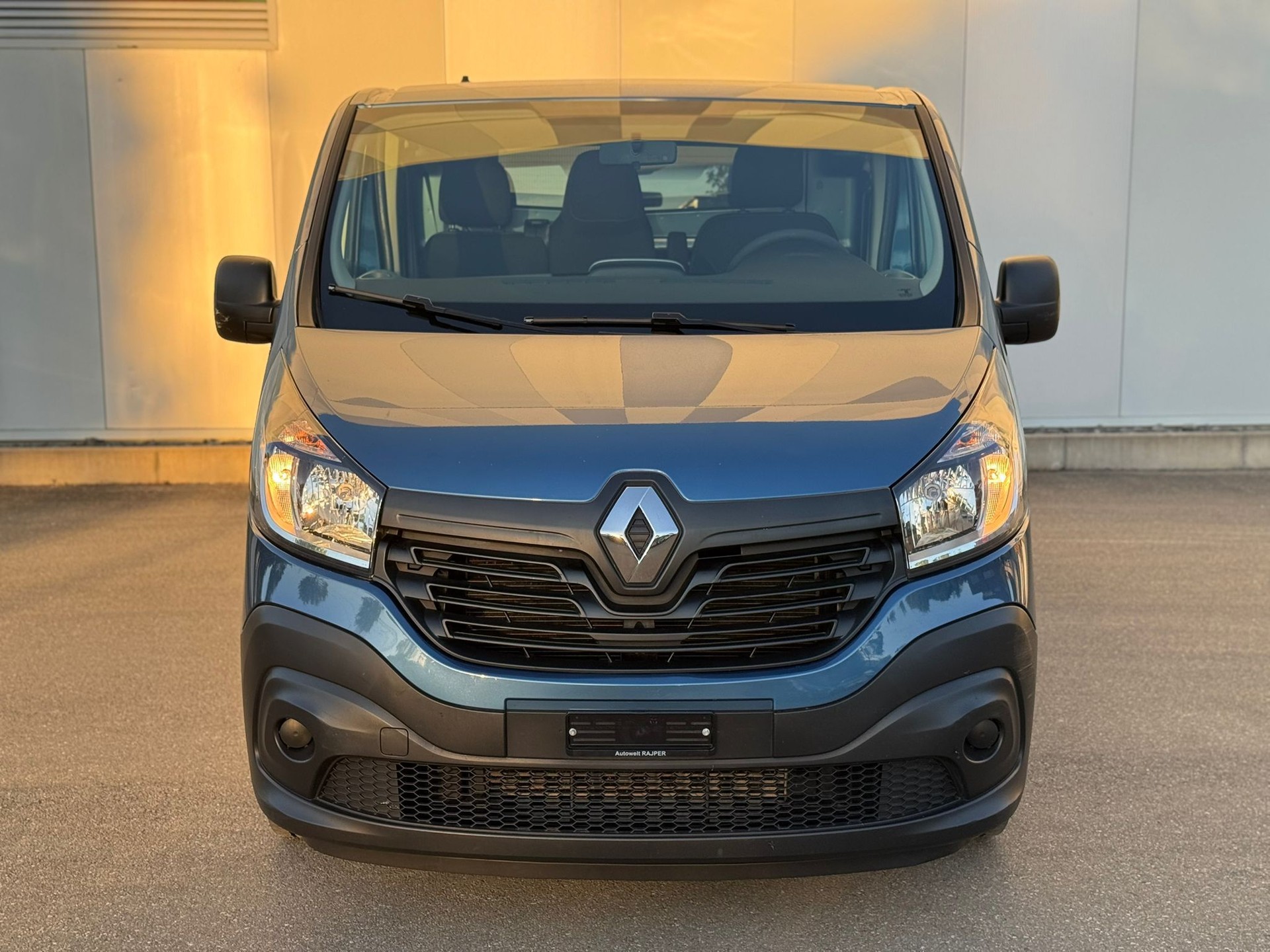 RENAULT Trafic 1.6 ENERGY TwinT. dCi140 2.9t Business L1H1-image-1