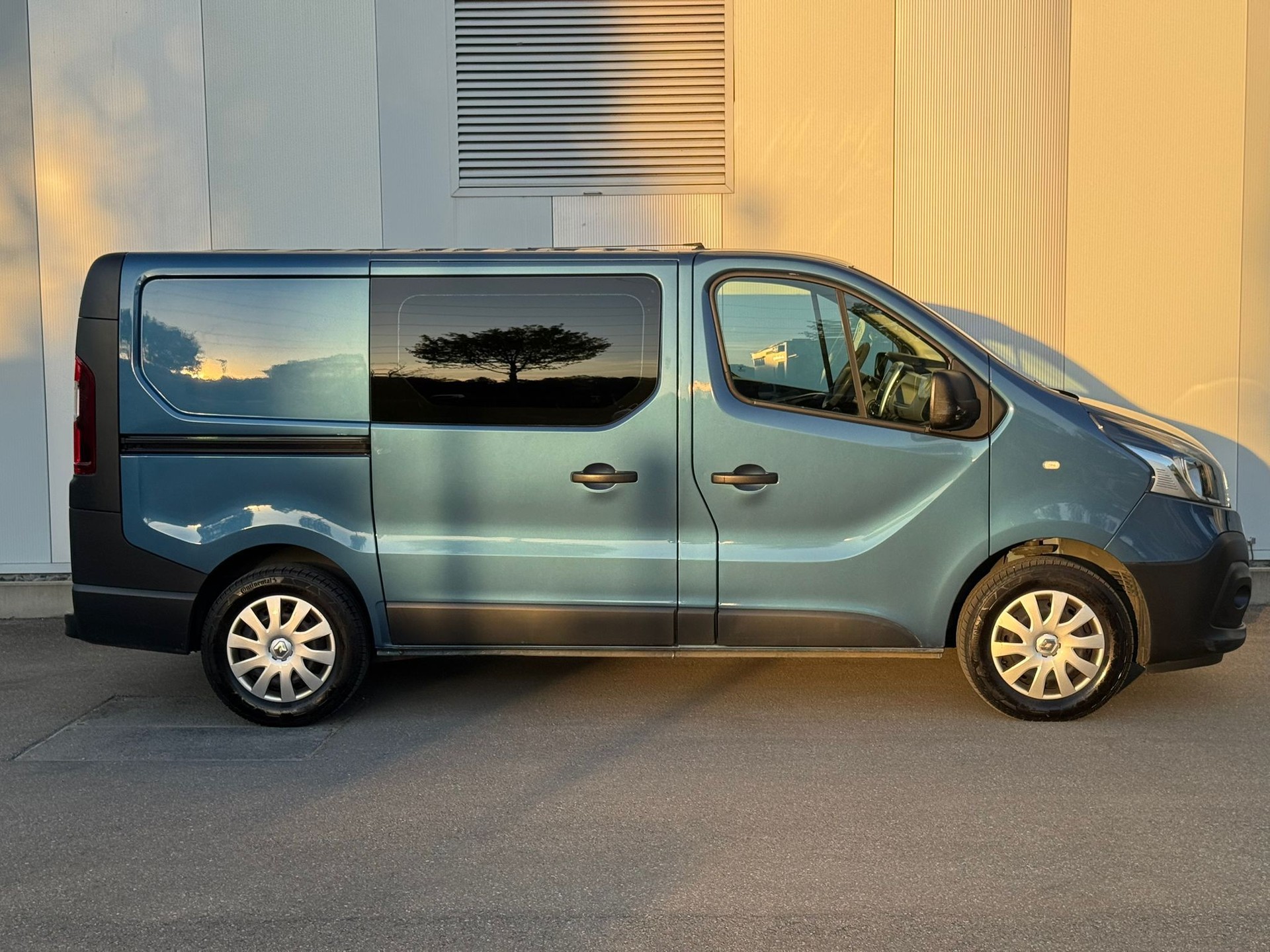 RENAULT Trafic 1.6 ENERGY TwinT. dCi140 2.9t Business L1H1-image-6