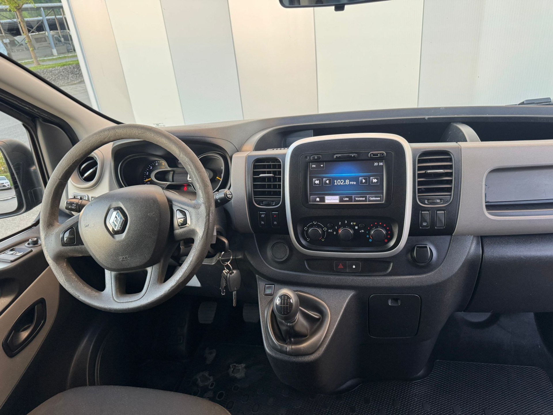 RENAULT Trafic 1.6 ENERGY TwinT. dCi140 2.9t Business L1H1-image-10