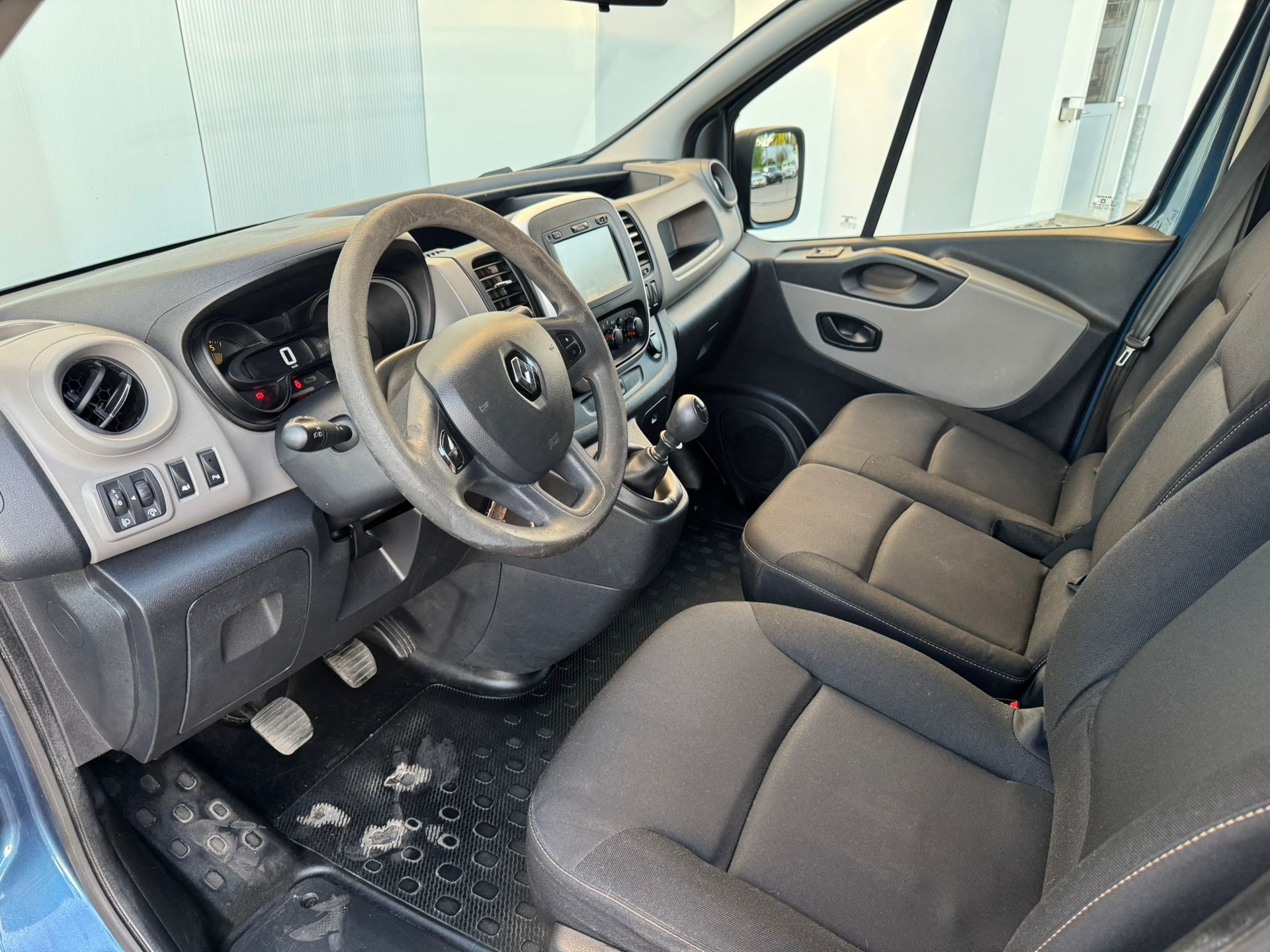 RENAULT Trafic 1.6 ENERGY TwinT. dCi140 2.9t Business L1H1-image-8