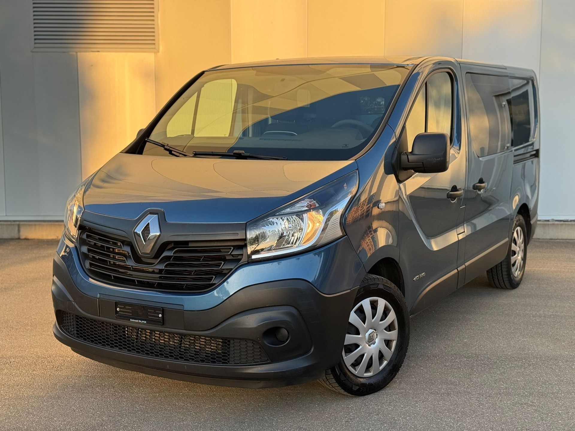 RENAULT Trafic 1.6 ENERGY TwinT. dCi140 2.9t Business L1H1-image-0