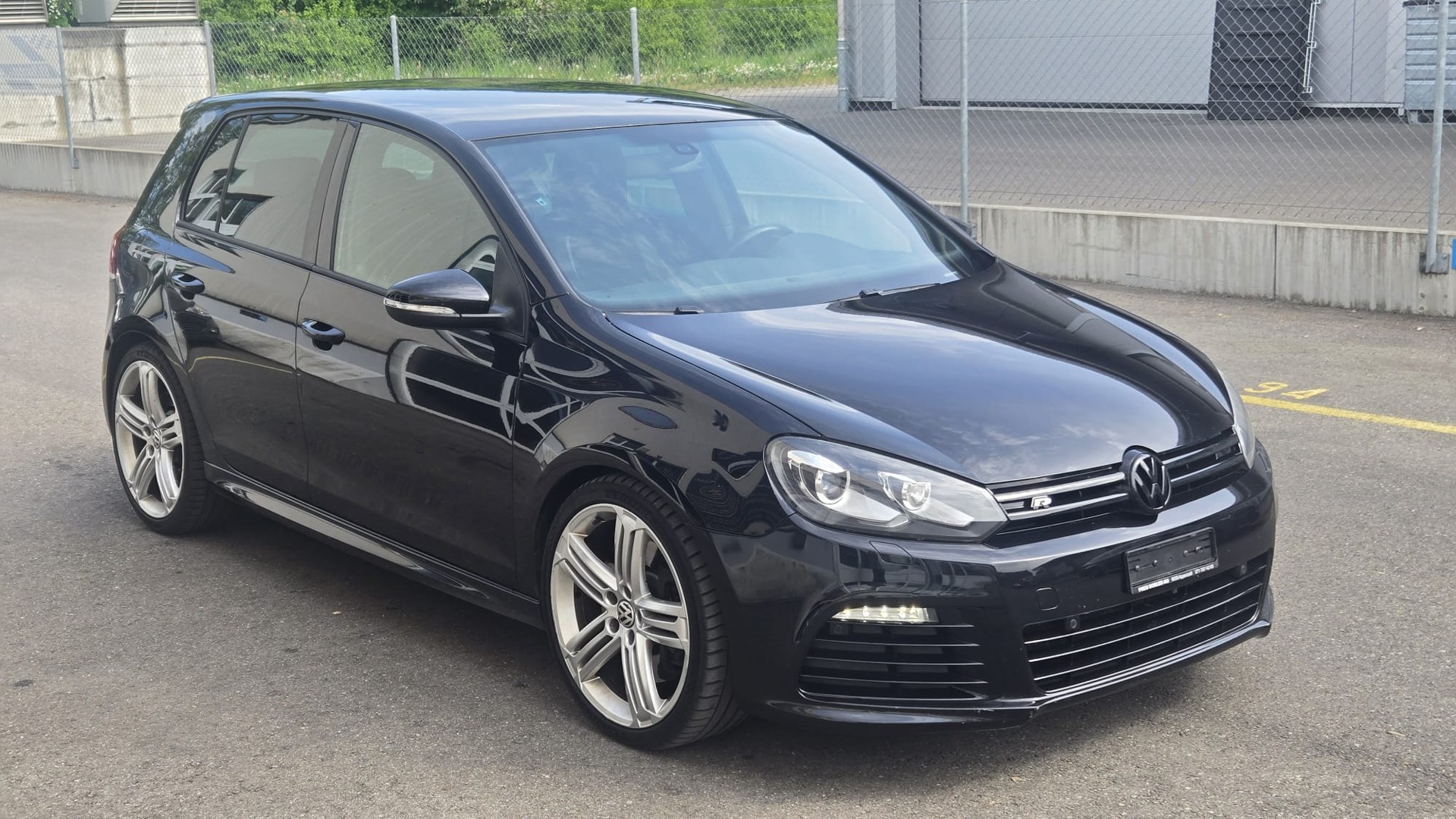 VW Golf 2.0 TSI R 4Motion DSG-showroom-element-3