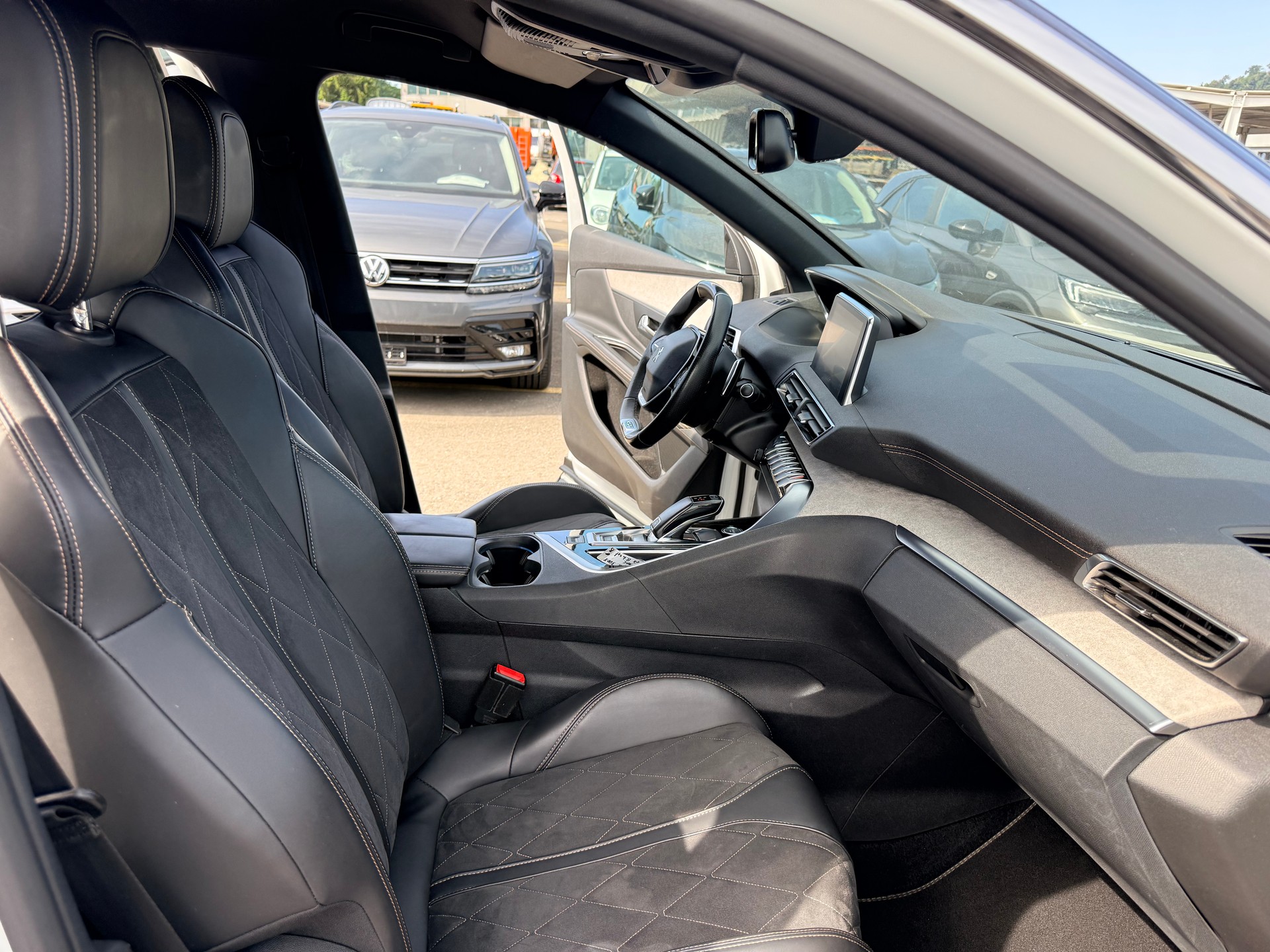 PEUGEOT 3008 2.0 BlueHDi GT EAT-image-9