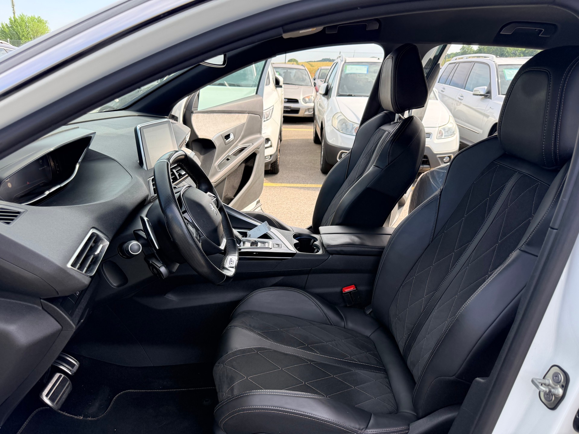 PEUGEOT 3008 2.0 BlueHDi GT EAT-image-10