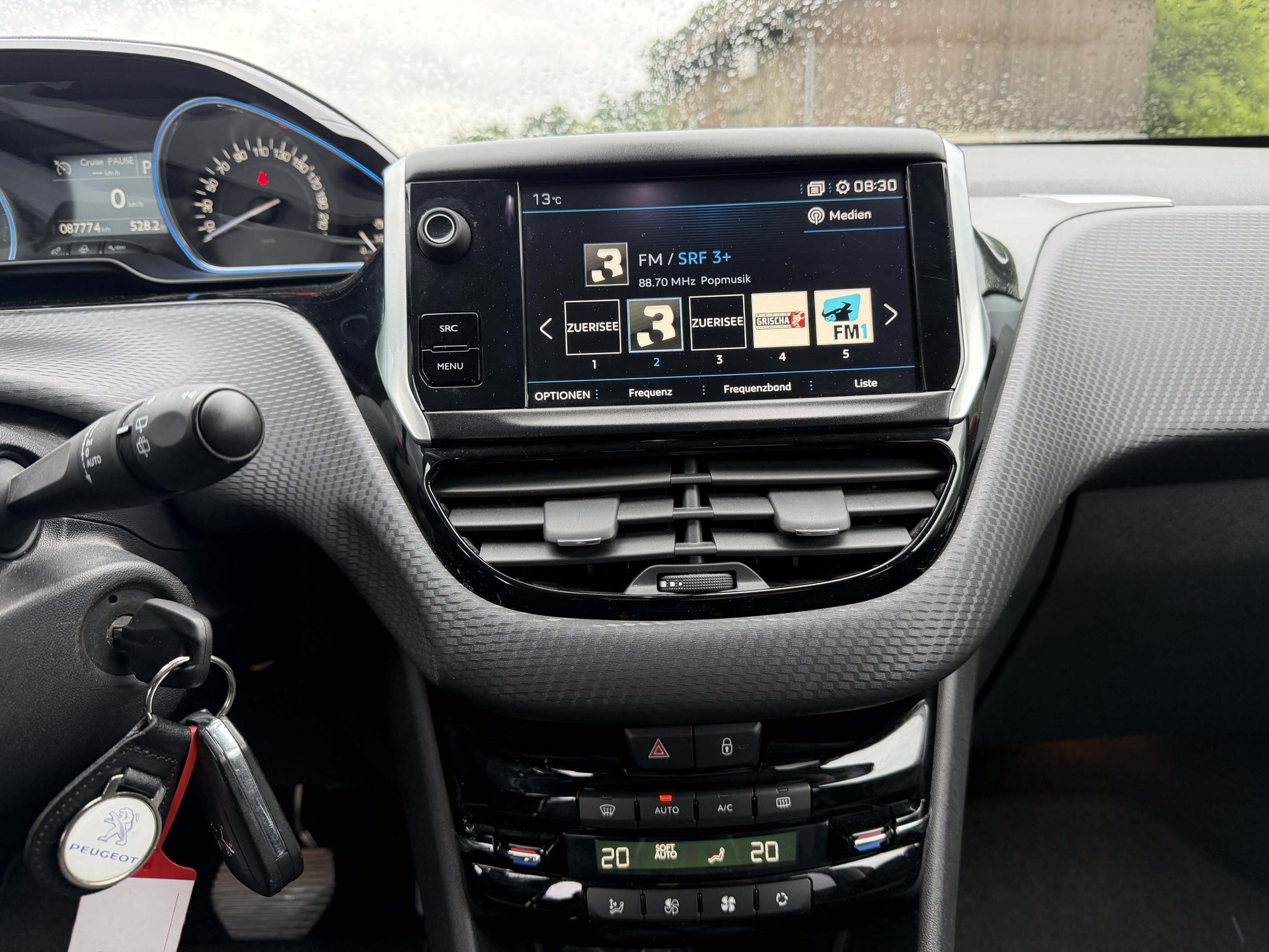 PEUGEOT 2008 1.2 PureTech 110 Allure S/S-image-12
