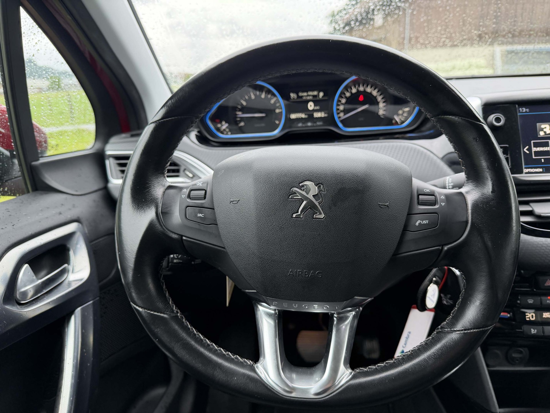PEUGEOT 2008 1.2 PureTech 110 Allure S/S-image-11