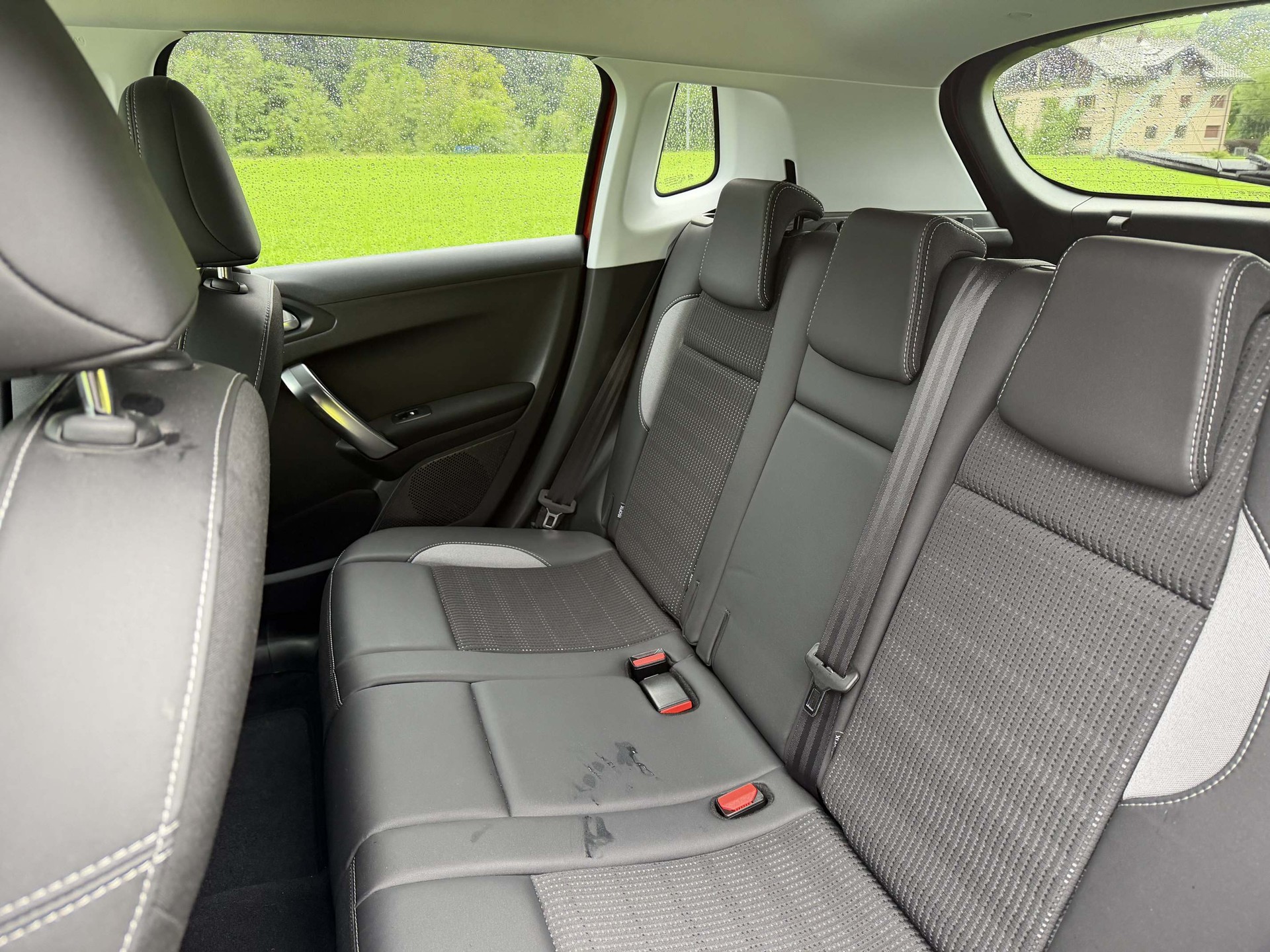 PEUGEOT 2008 1.2 PureTech 110 Allure S/S-image-10
