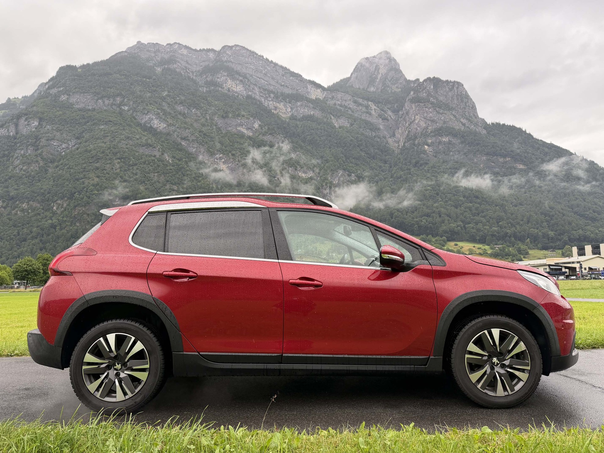 PEUGEOT 2008 1.2 PureTech 110 Allure S/S-image-7