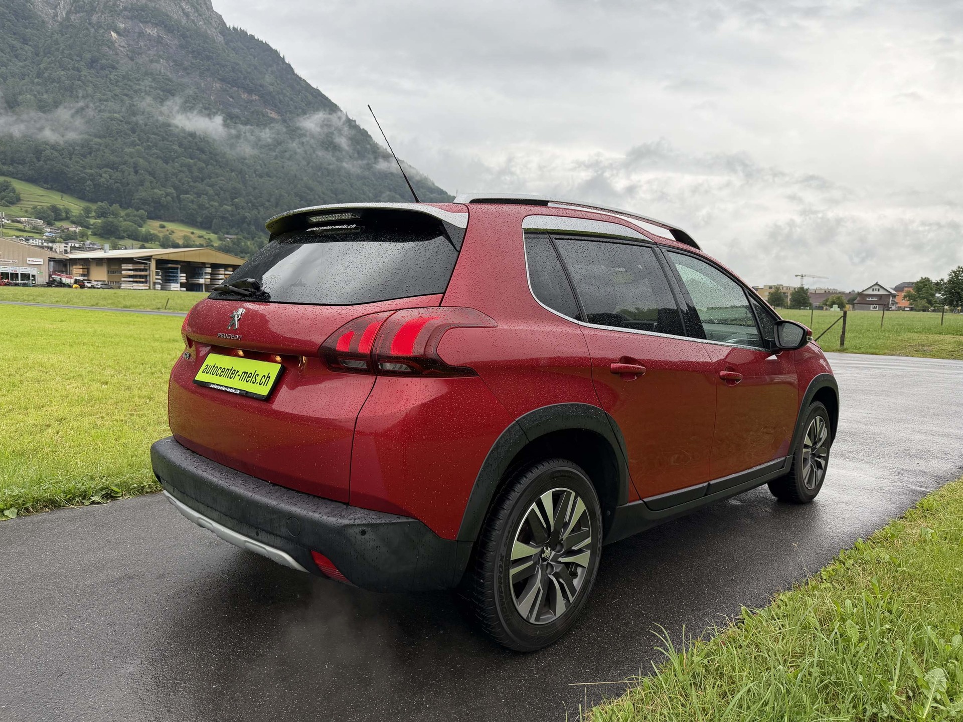 PEUGEOT 2008 1.2 PureTech 110 Allure S/S-image-6