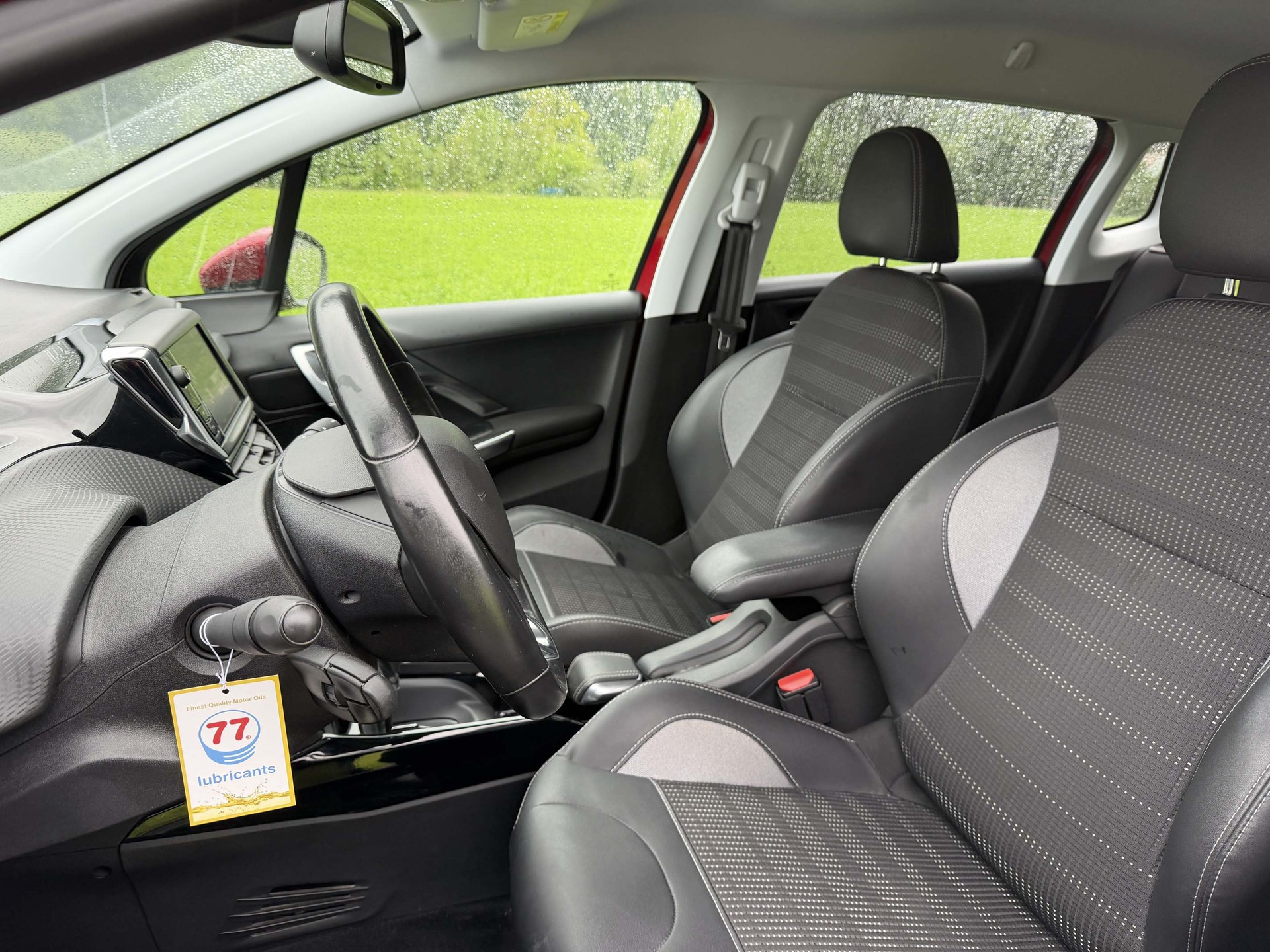 PEUGEOT 2008 1.2 PureTech 110 Allure S/S-image-9